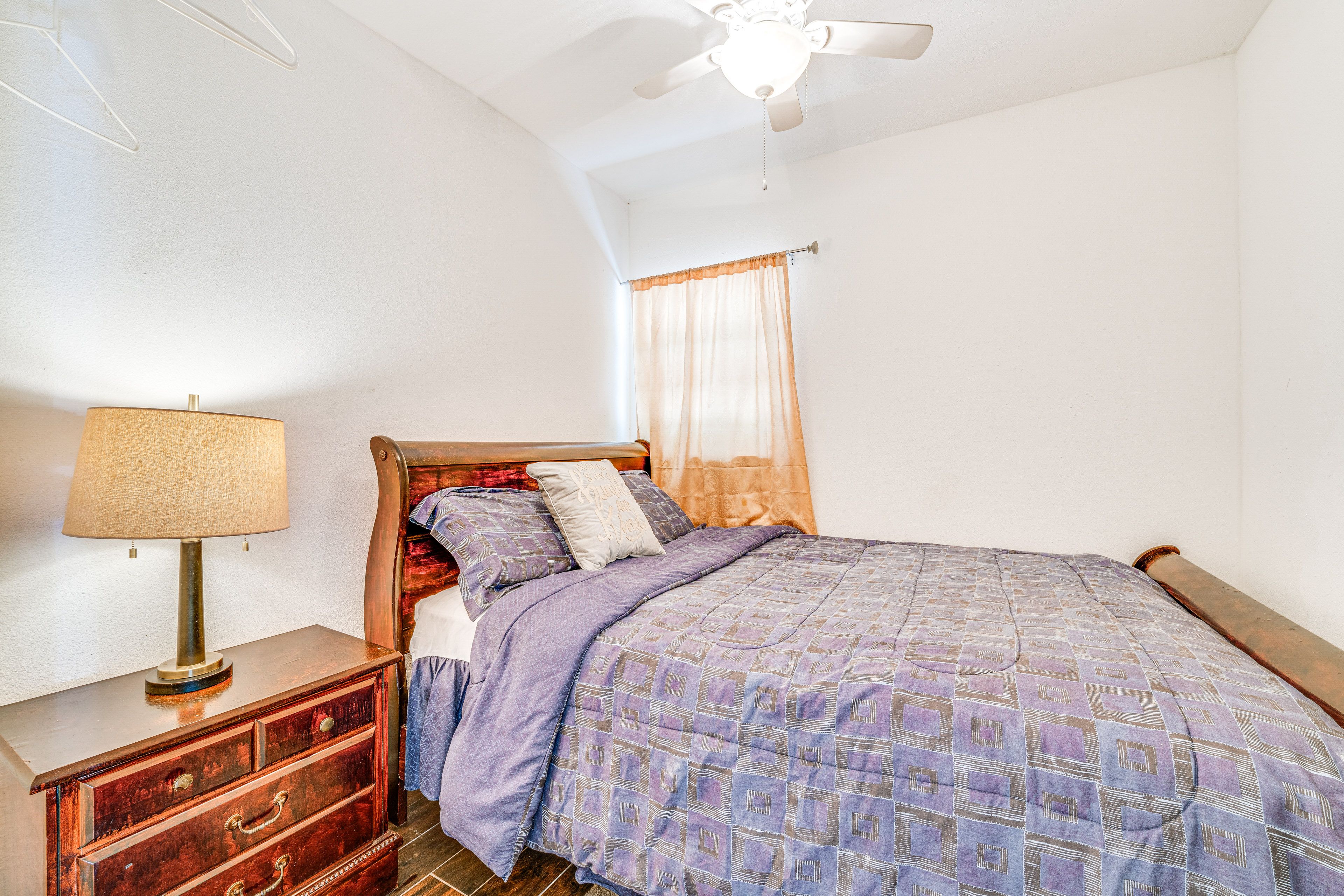 Bedroom 3 | Queen Bed