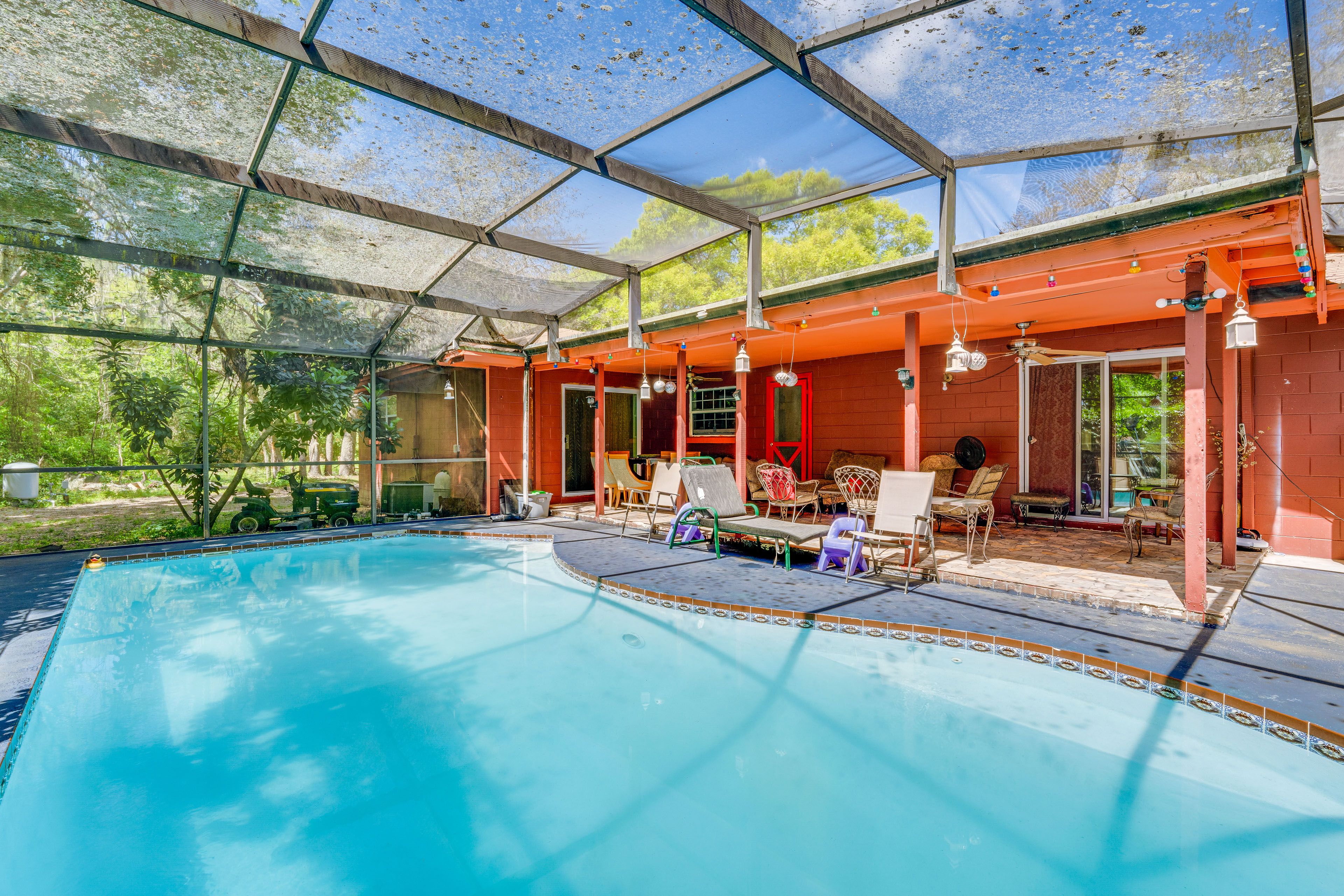 Private Pool (Depth 3'-9')