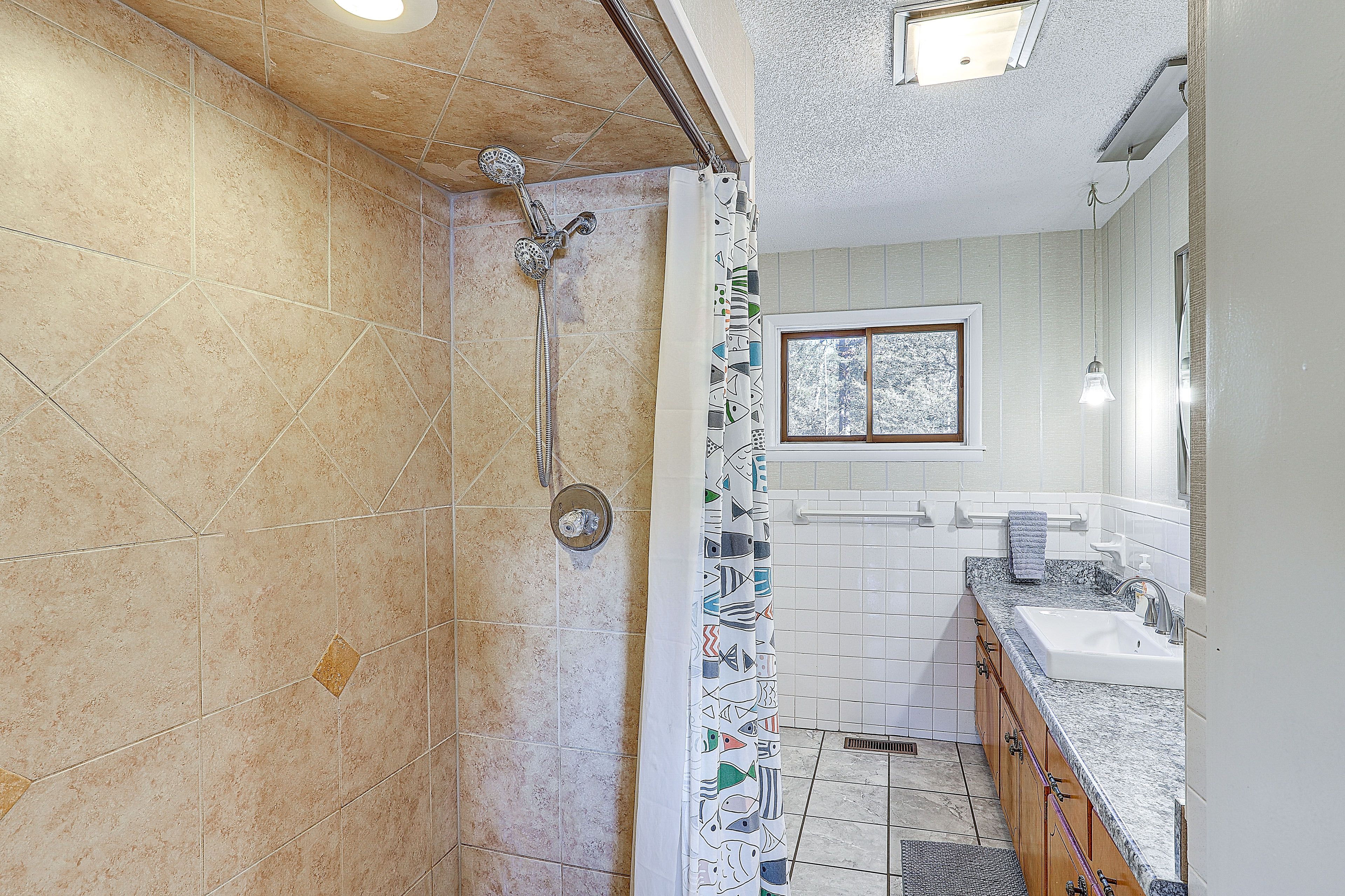 Full Bath | Towels | Hair Dryer | Main Level