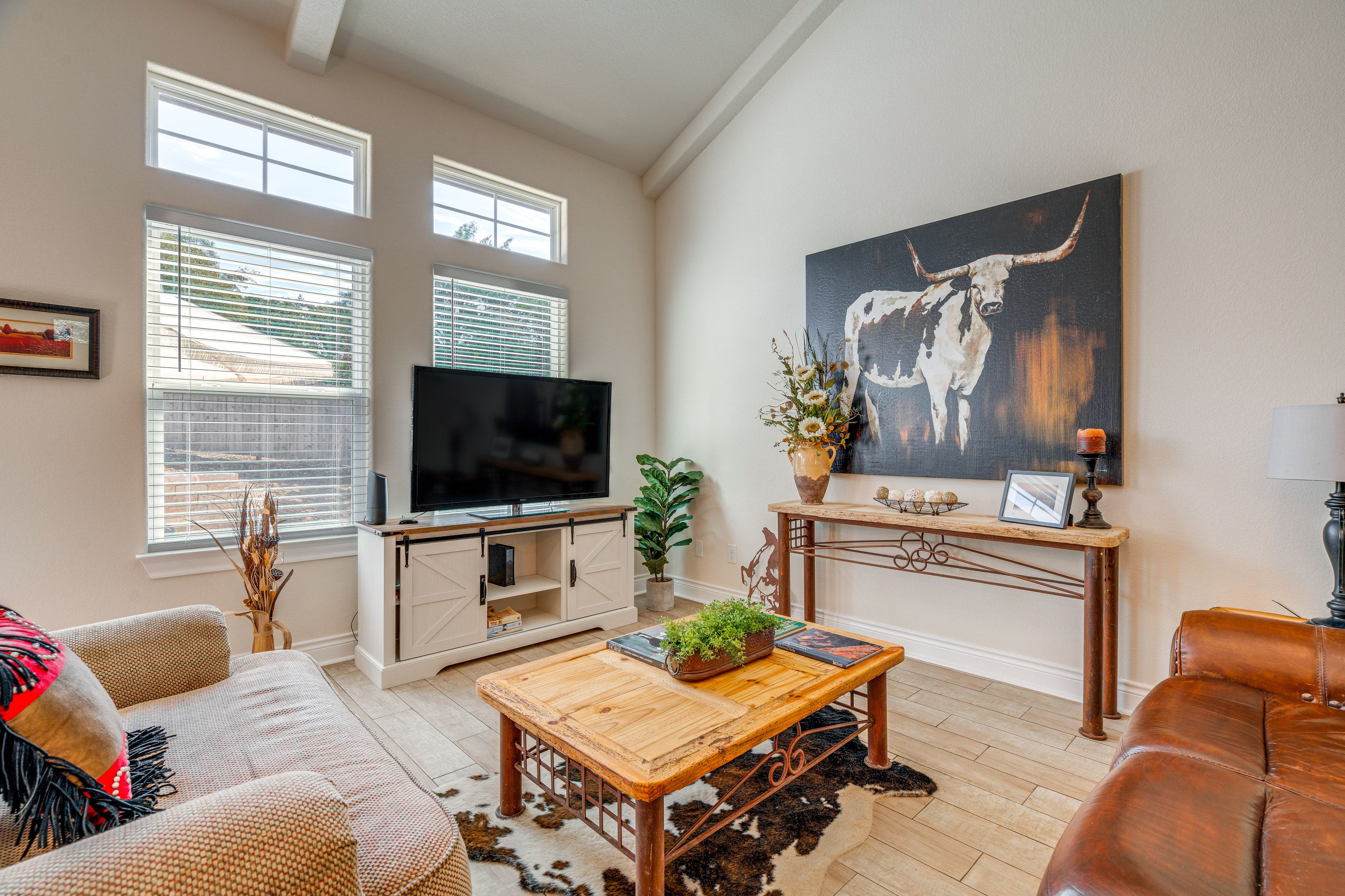 Lago Vista Vacation Rental | 2BR | 2BA | 1,250 Sq Ft | 1 Minor Step to Enter