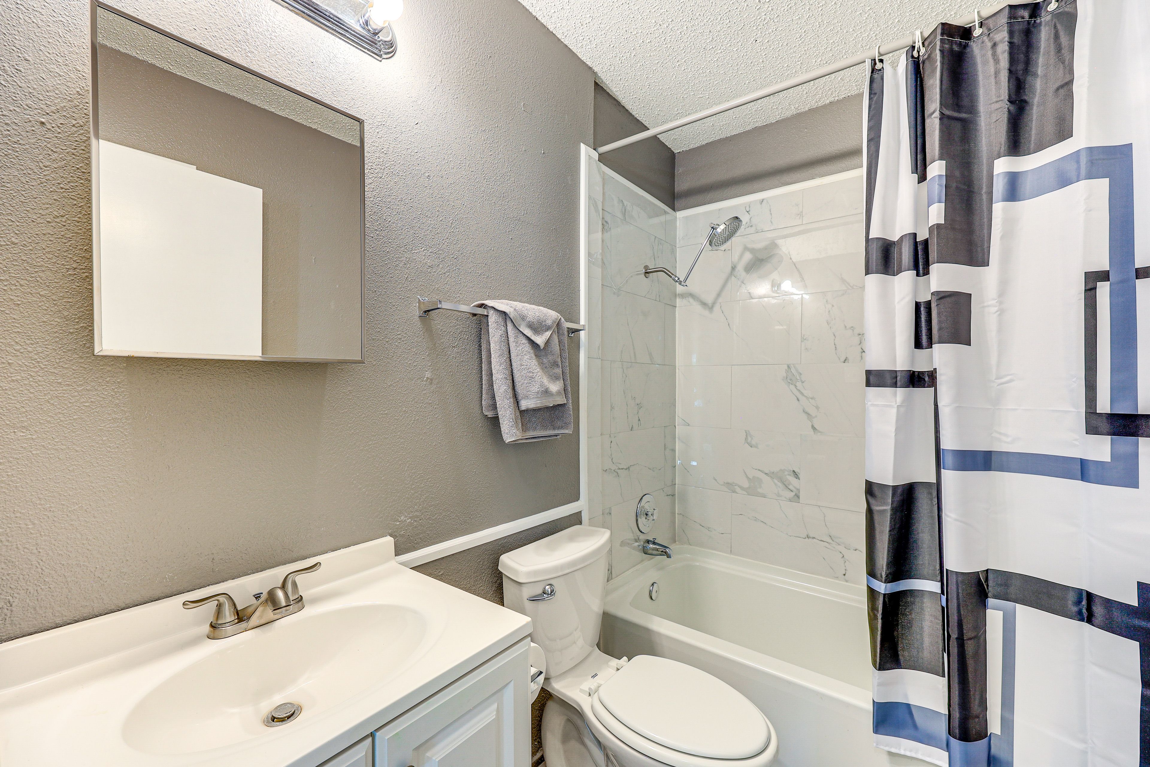 Full Bathroom | Complimentary Toiletries