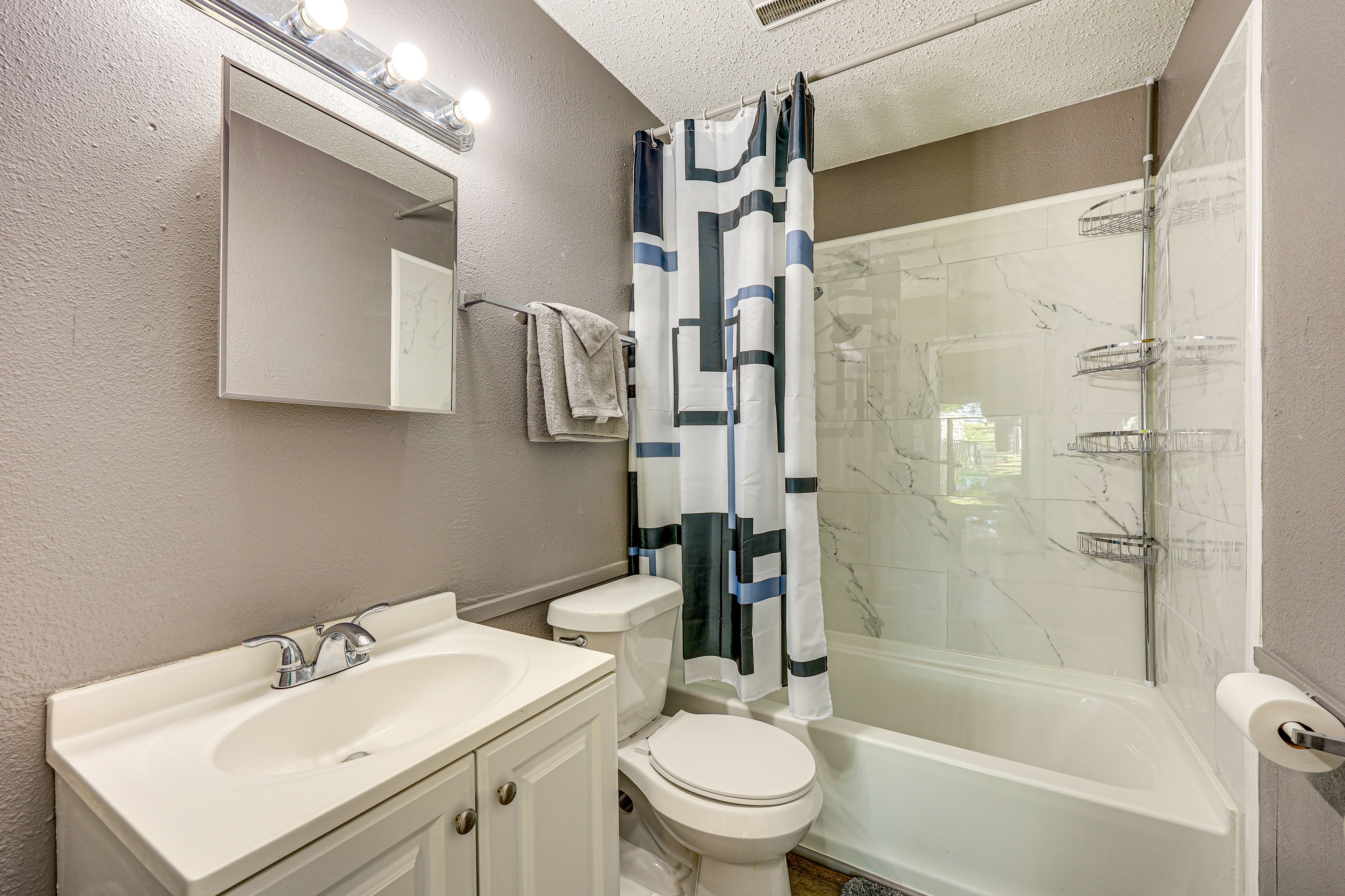 En-Suite Bathroom | Towels Provided