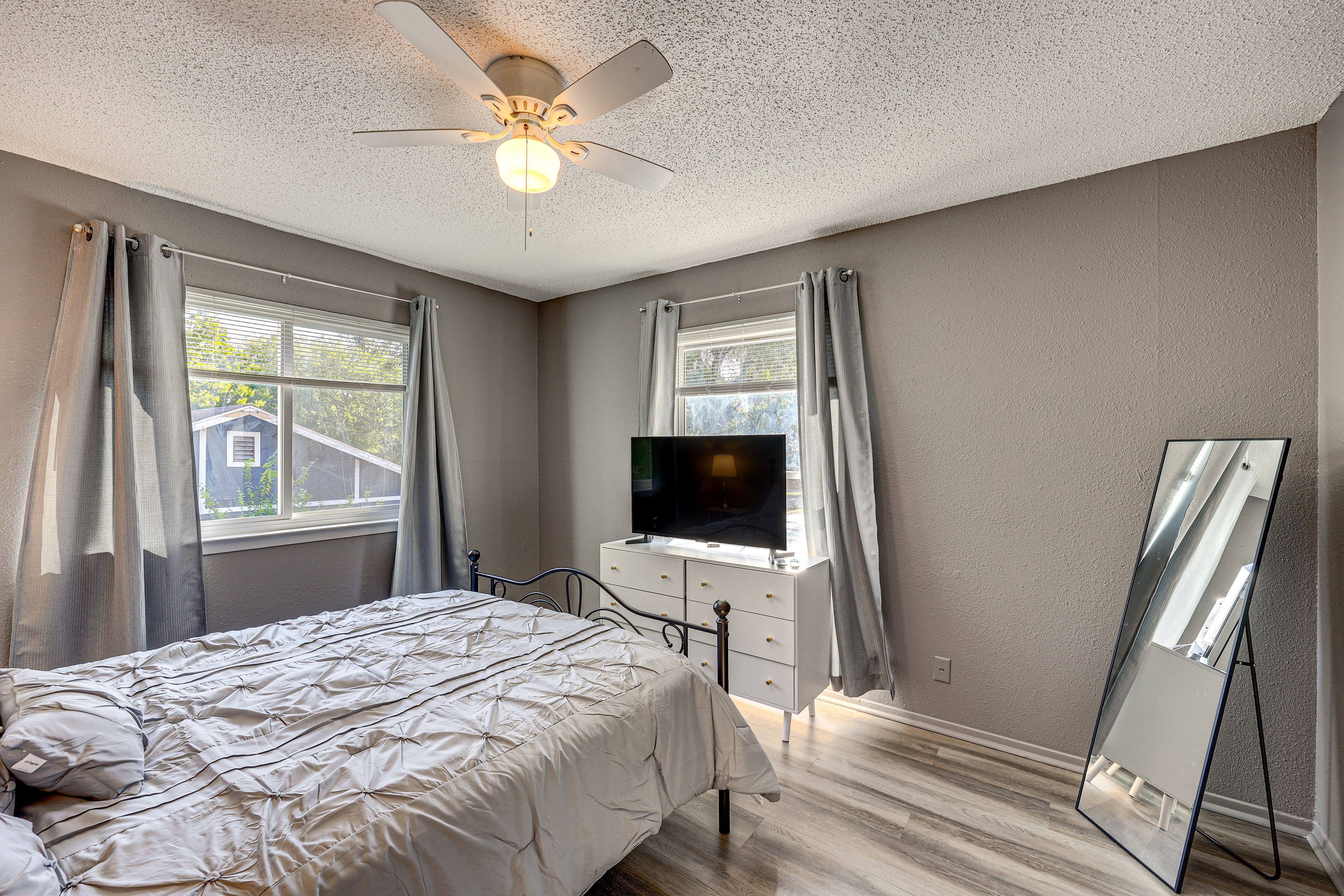 Bedroom 2 | Queen Bed
