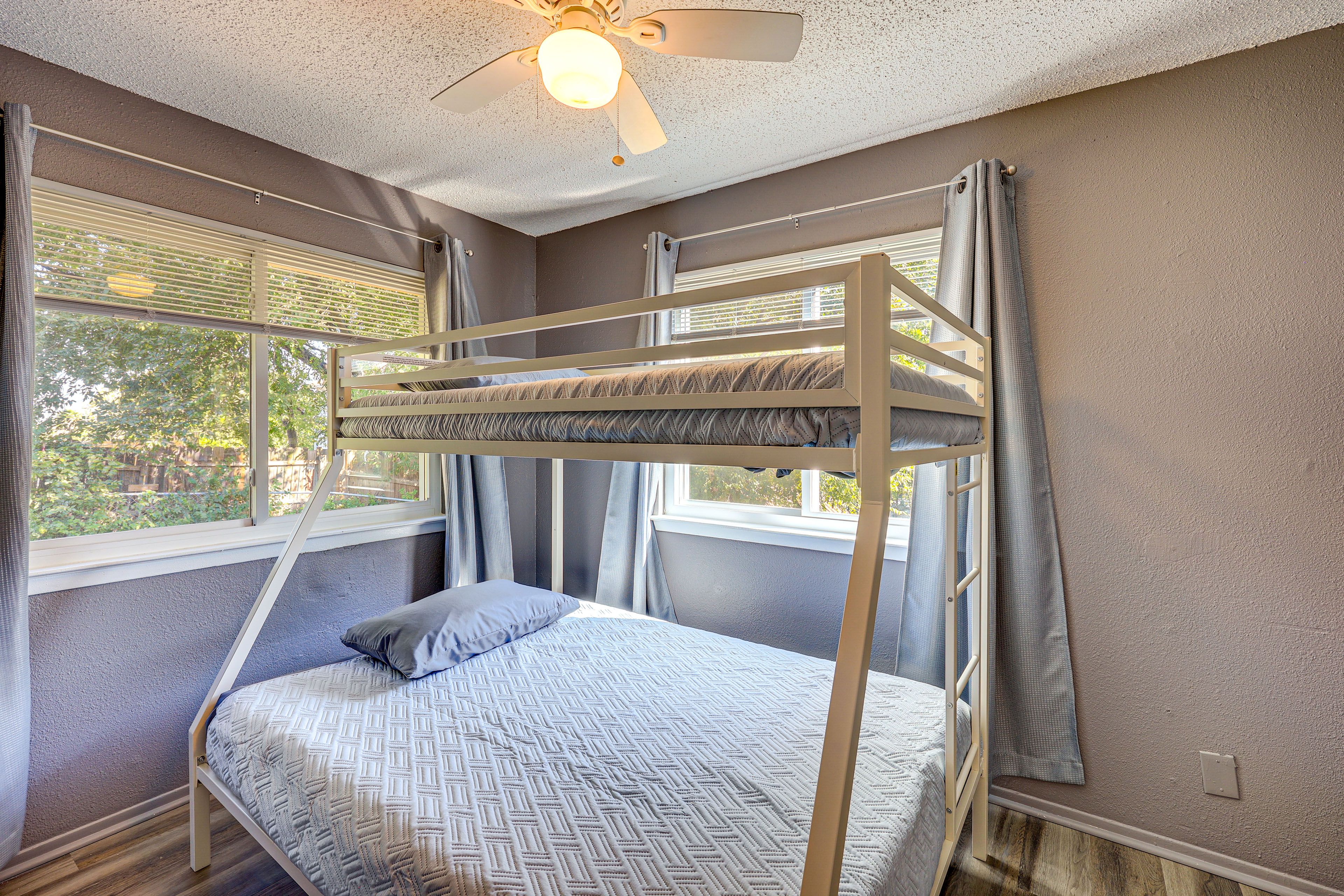Bedroom 3 | Twin/Full Bunk Bed