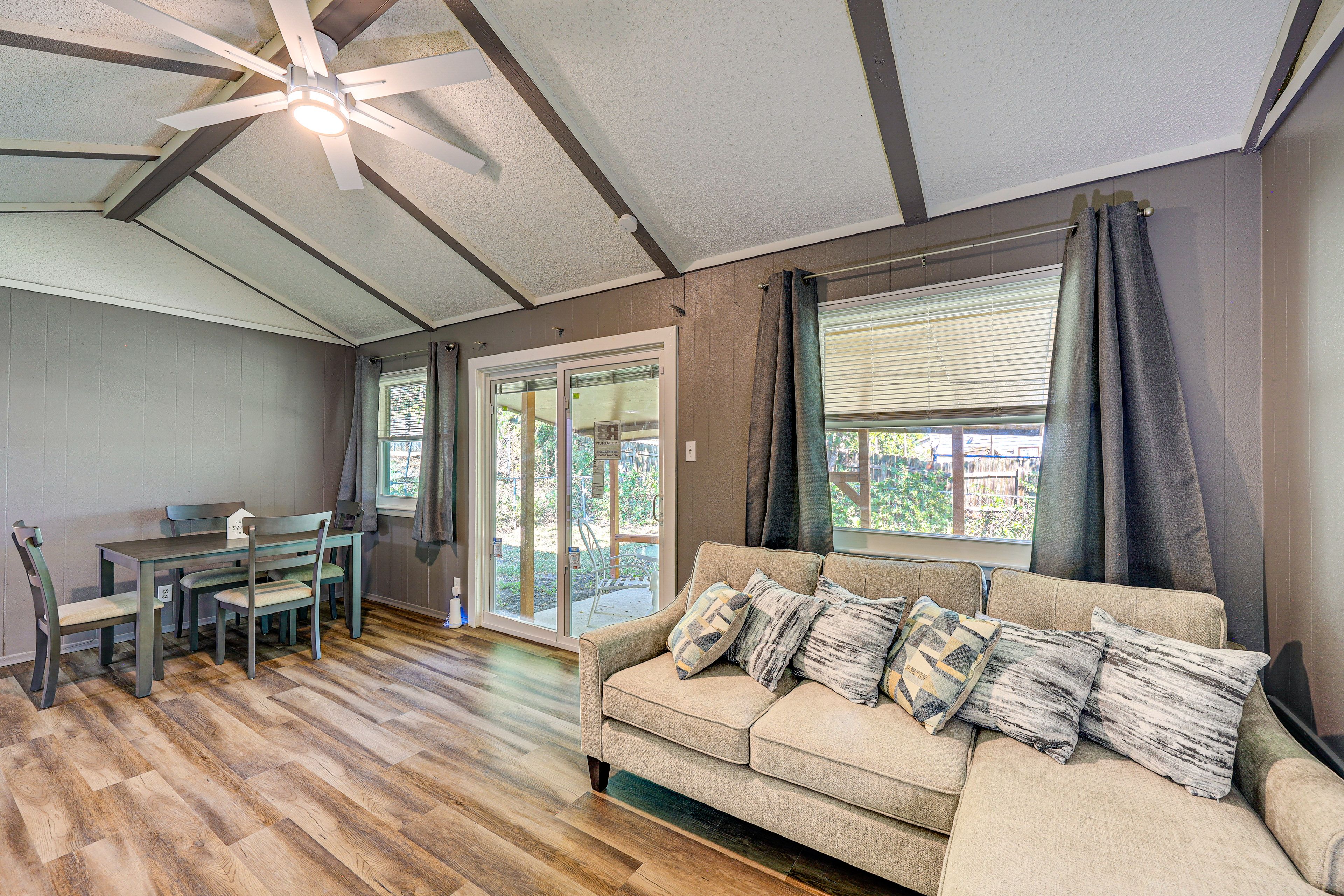 Living Room | Smart TV