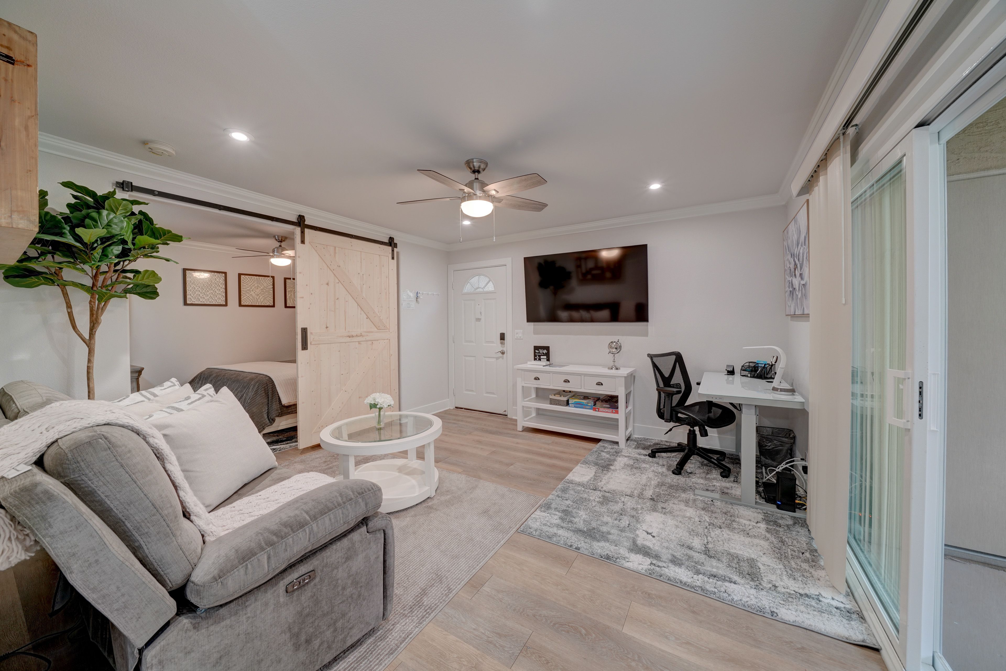 Living Room | Remote Workspace | Smart TV | Free WiFi