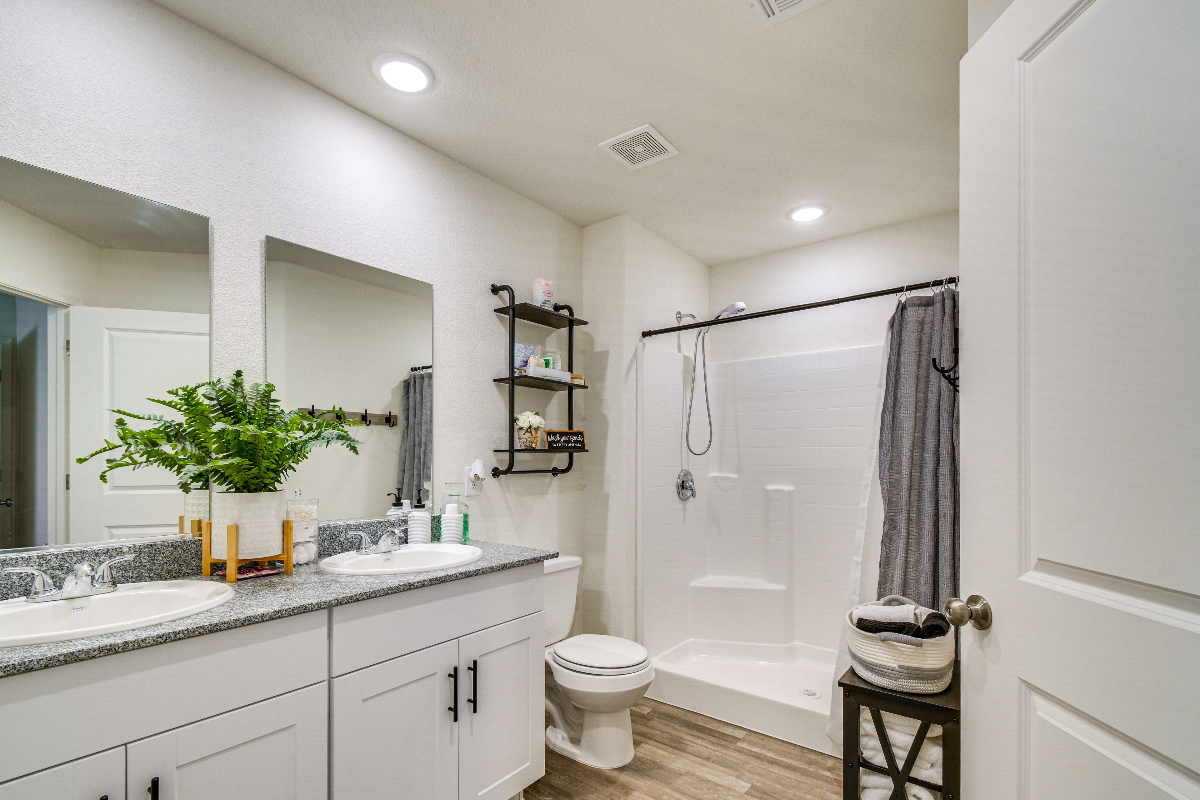 En-Suite Bathroom | Complimentary Toiletries