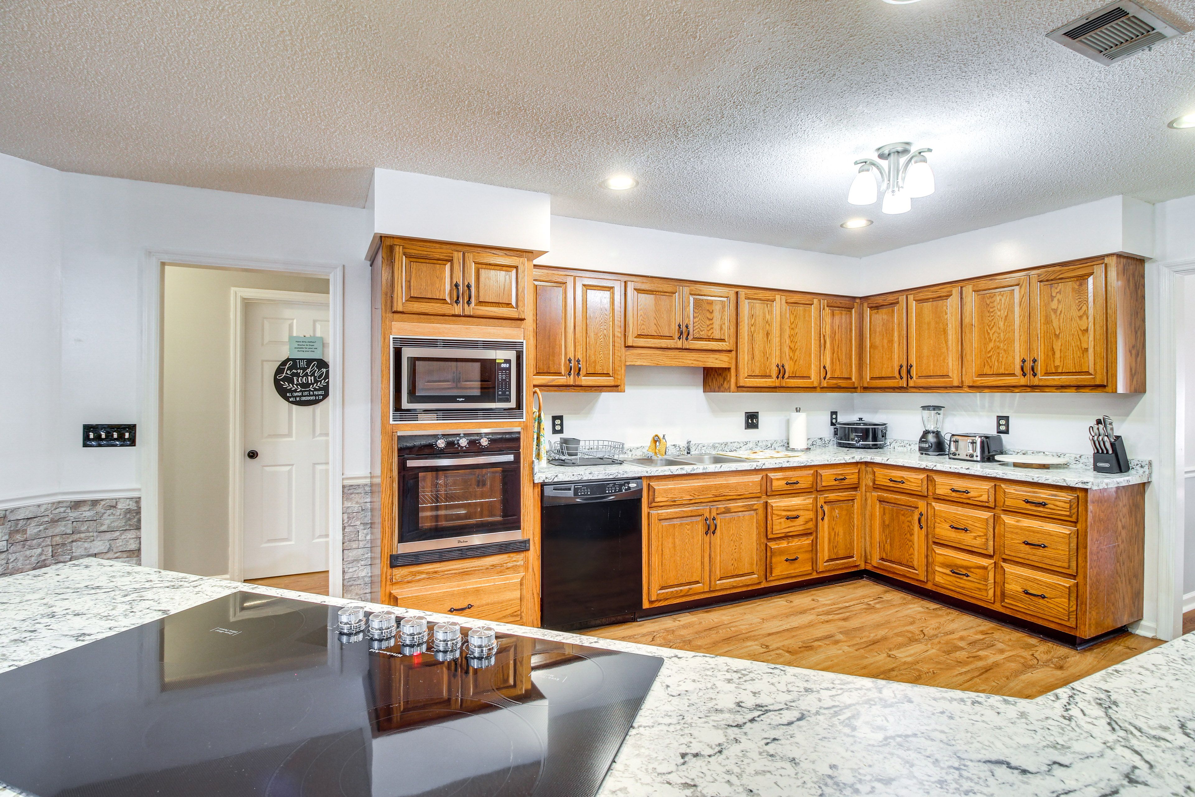 Kitchen | Crockpot | Blender | Trash Bags/Paper Towels