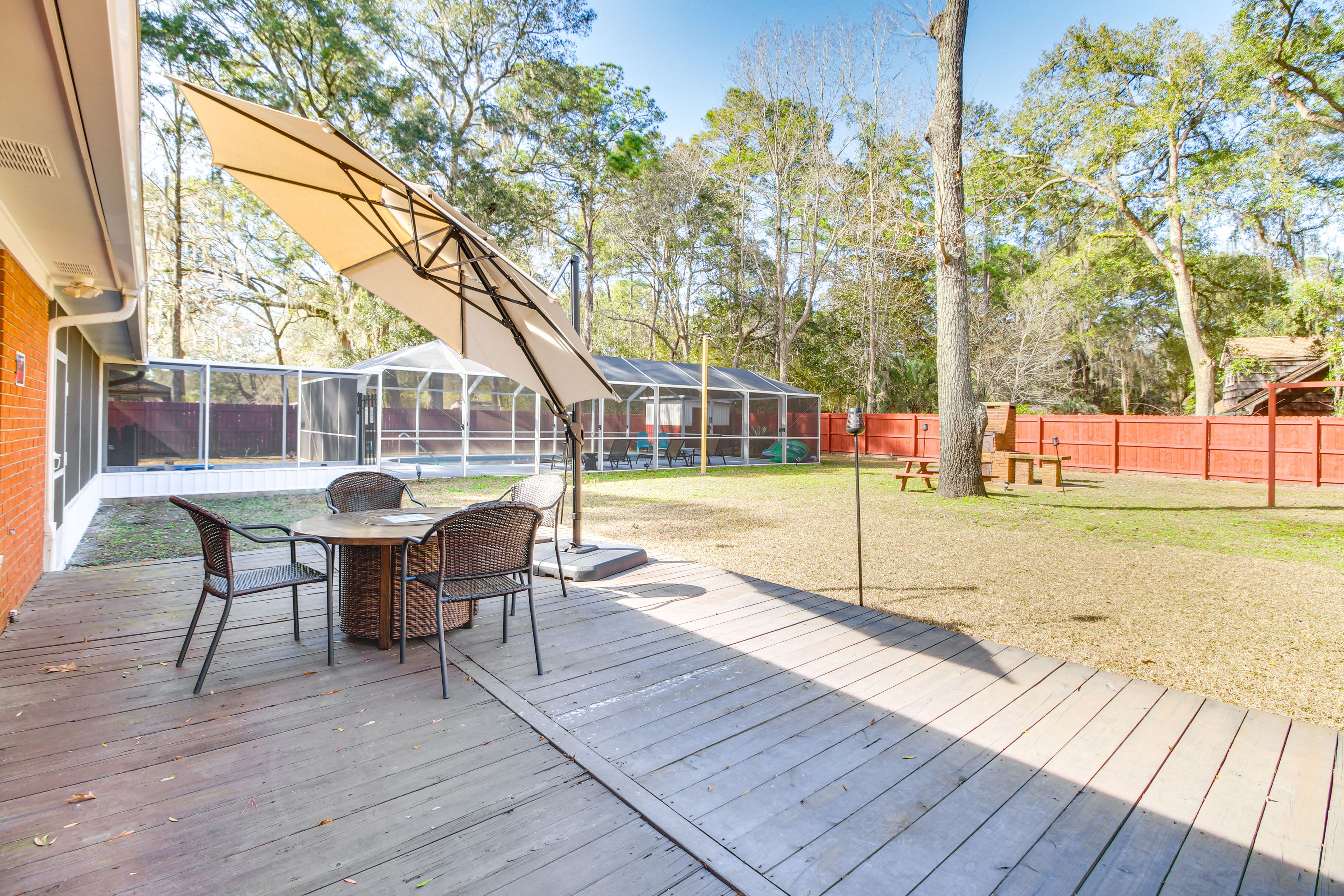 Deck | Outdoor Dining Area | Fire Pit