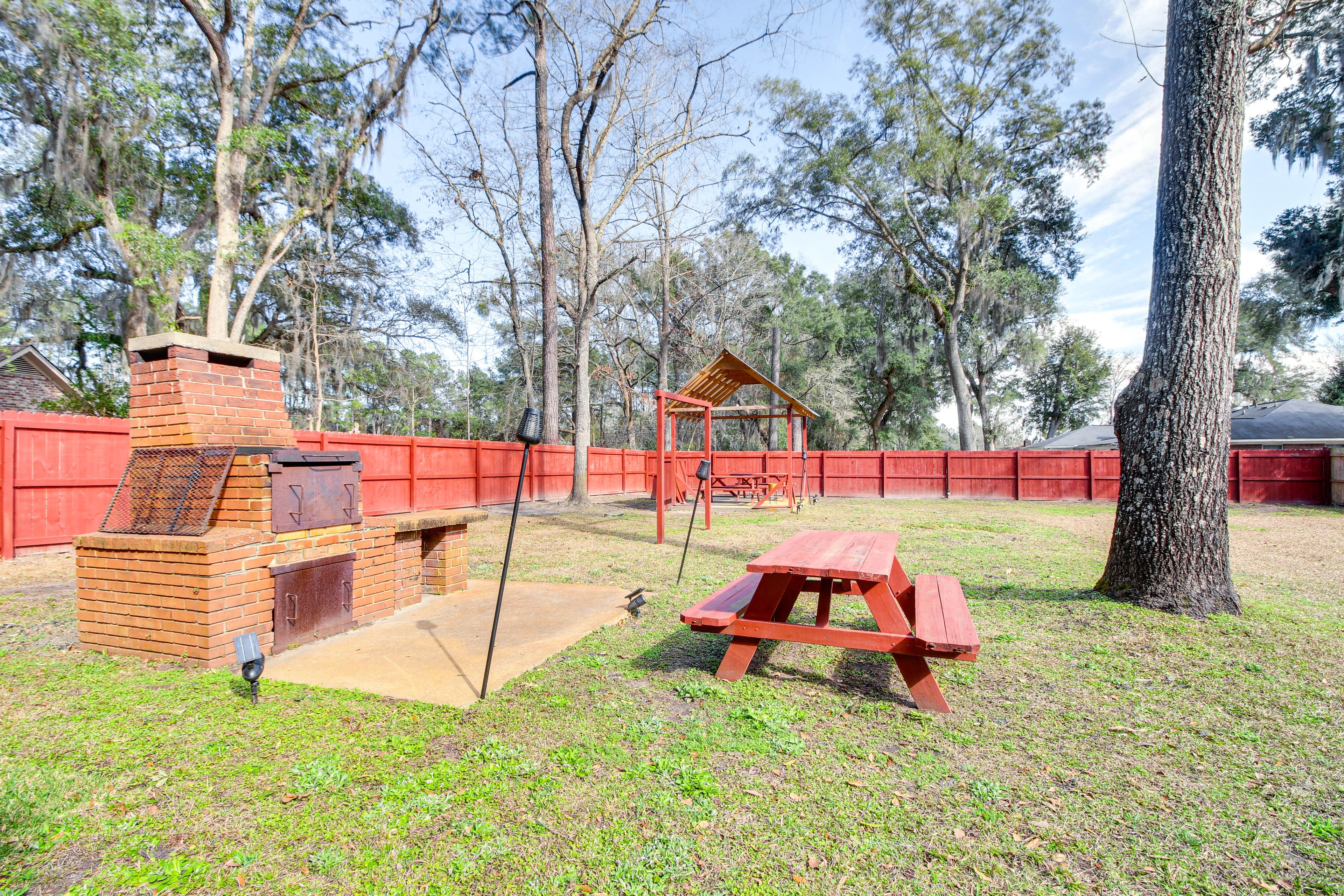 Picnic Area | Charcoal Grill