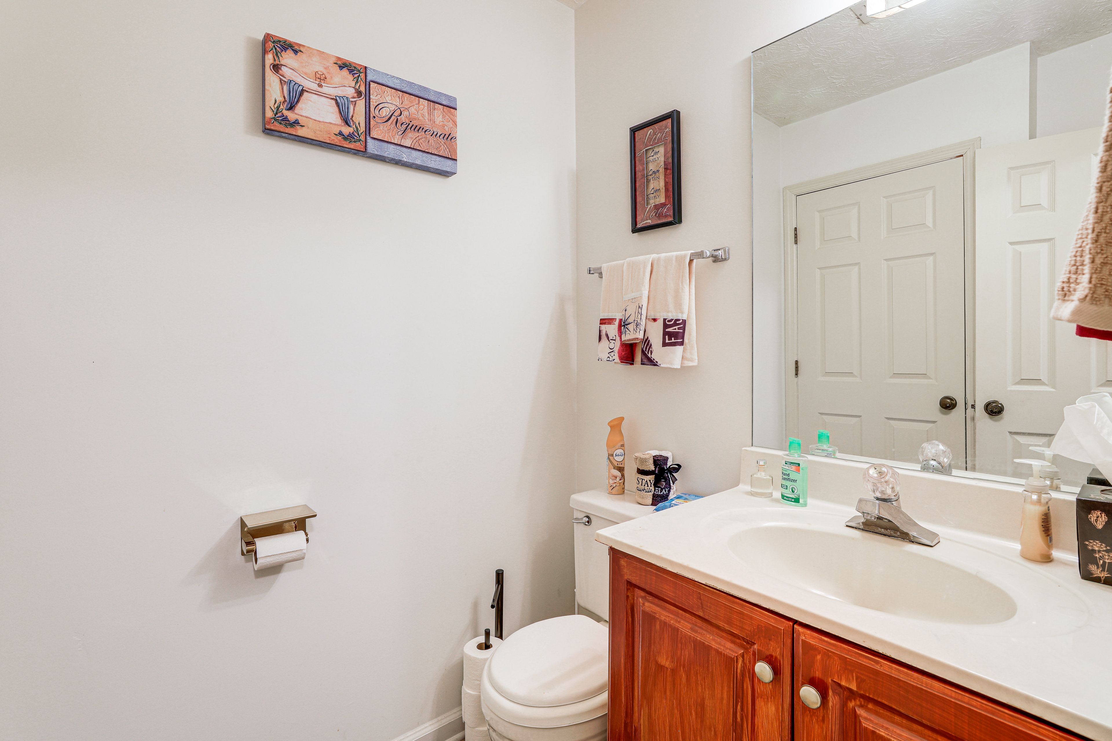 Half Bathroom | 1st Floor