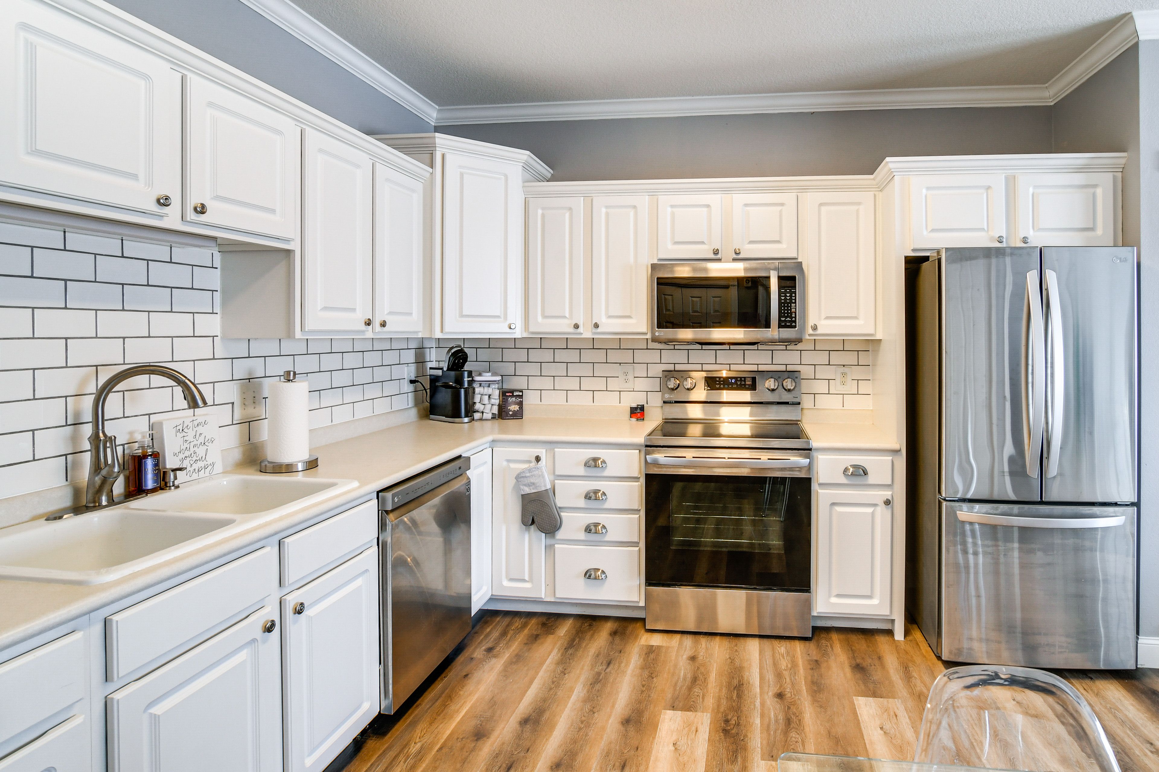 Kitchen | Single-Story Unit | 2nd-Floor Condo