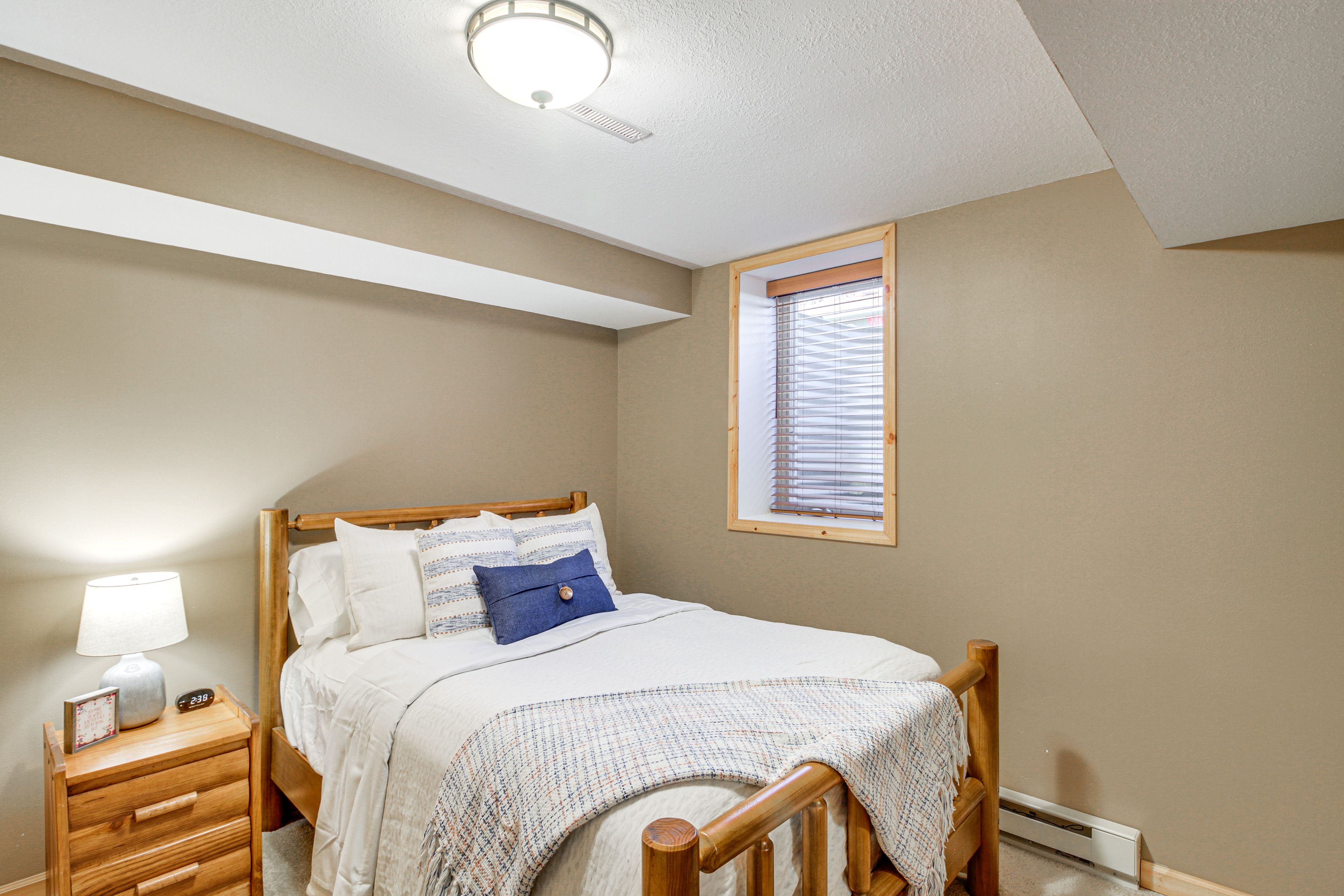 Bedroom | Full Bed | Smart TV