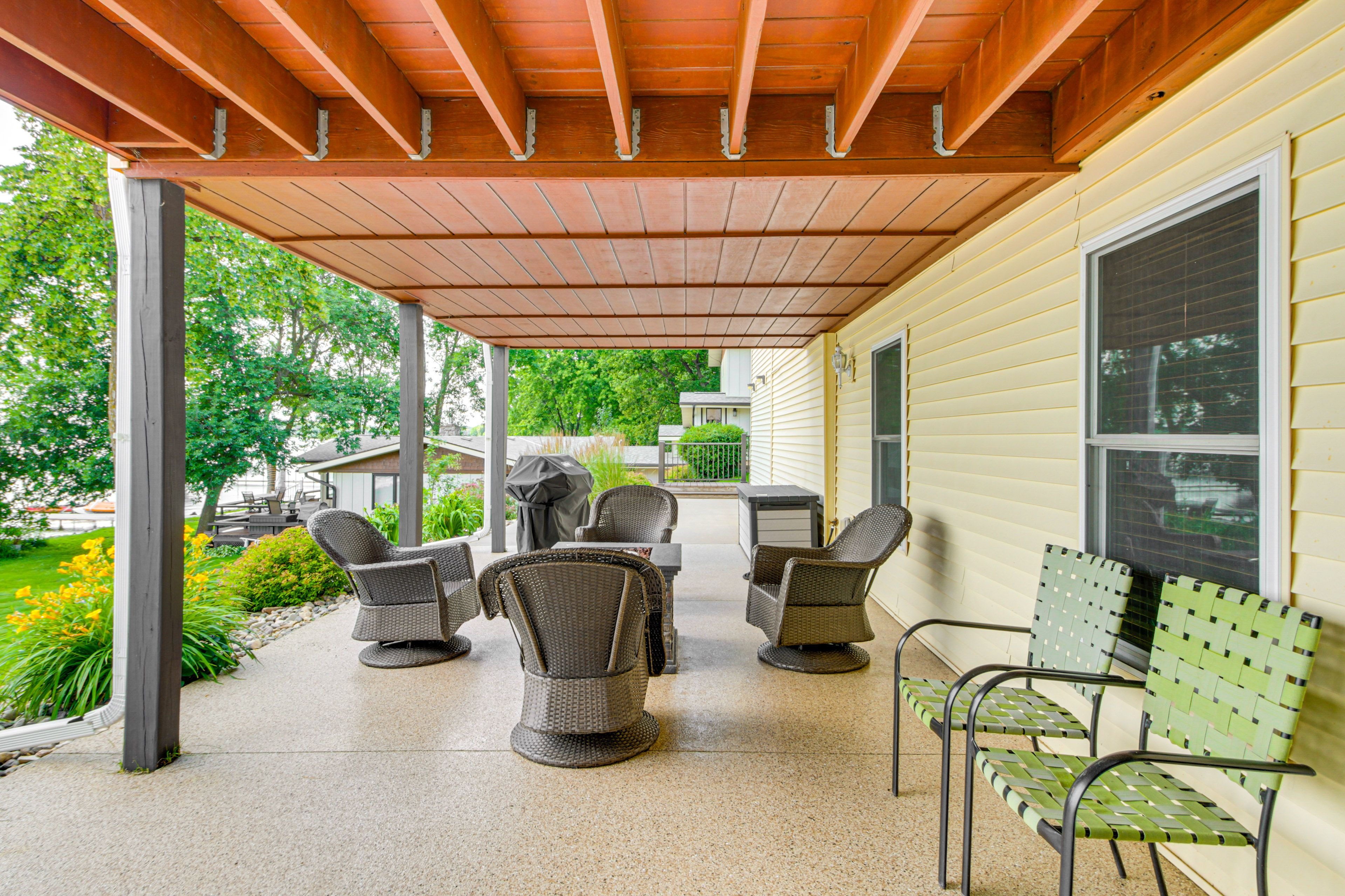Covered Patio | Fire Pit | Charcoal Grill