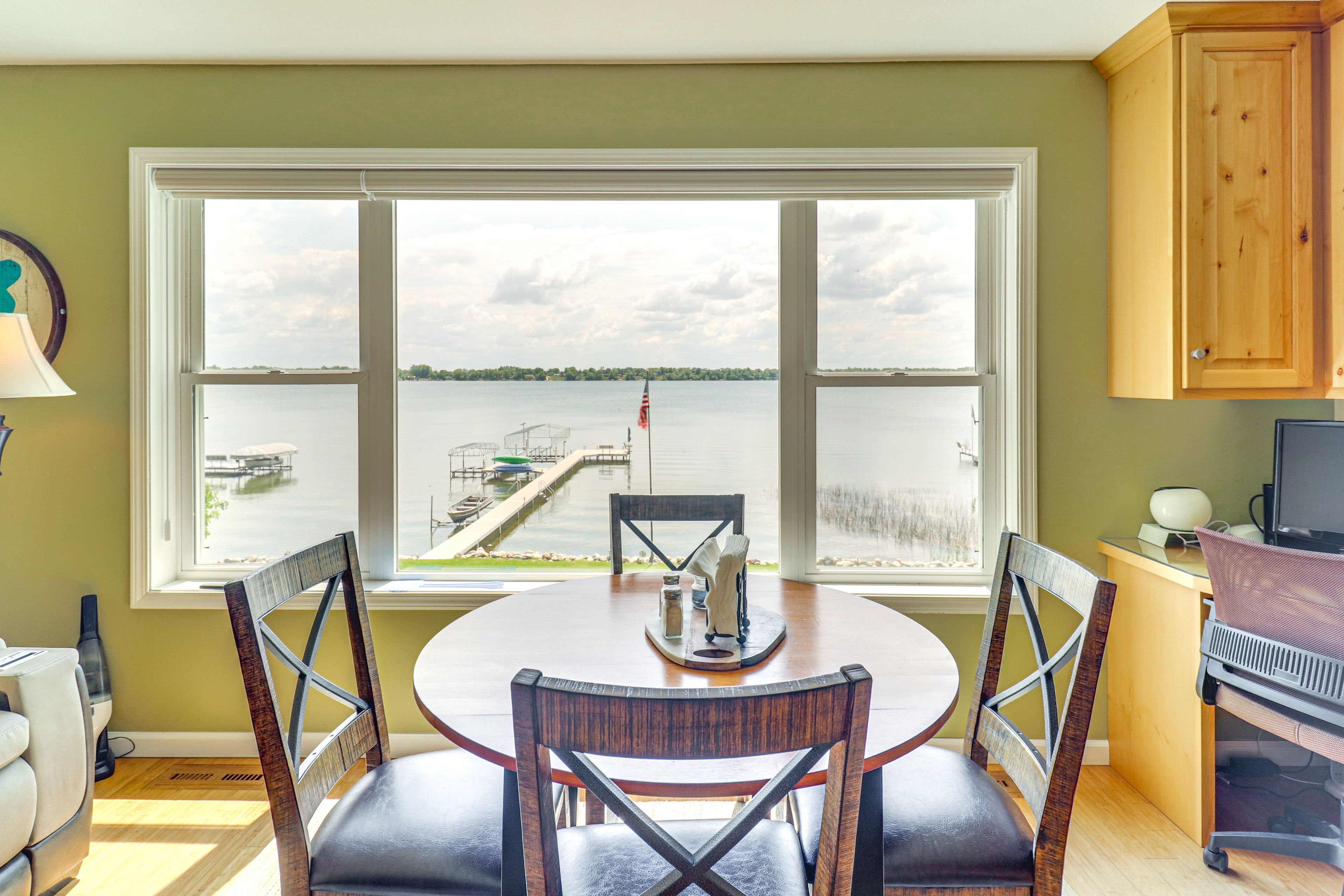 Dining Space | Dishware/Flatware | Main Level