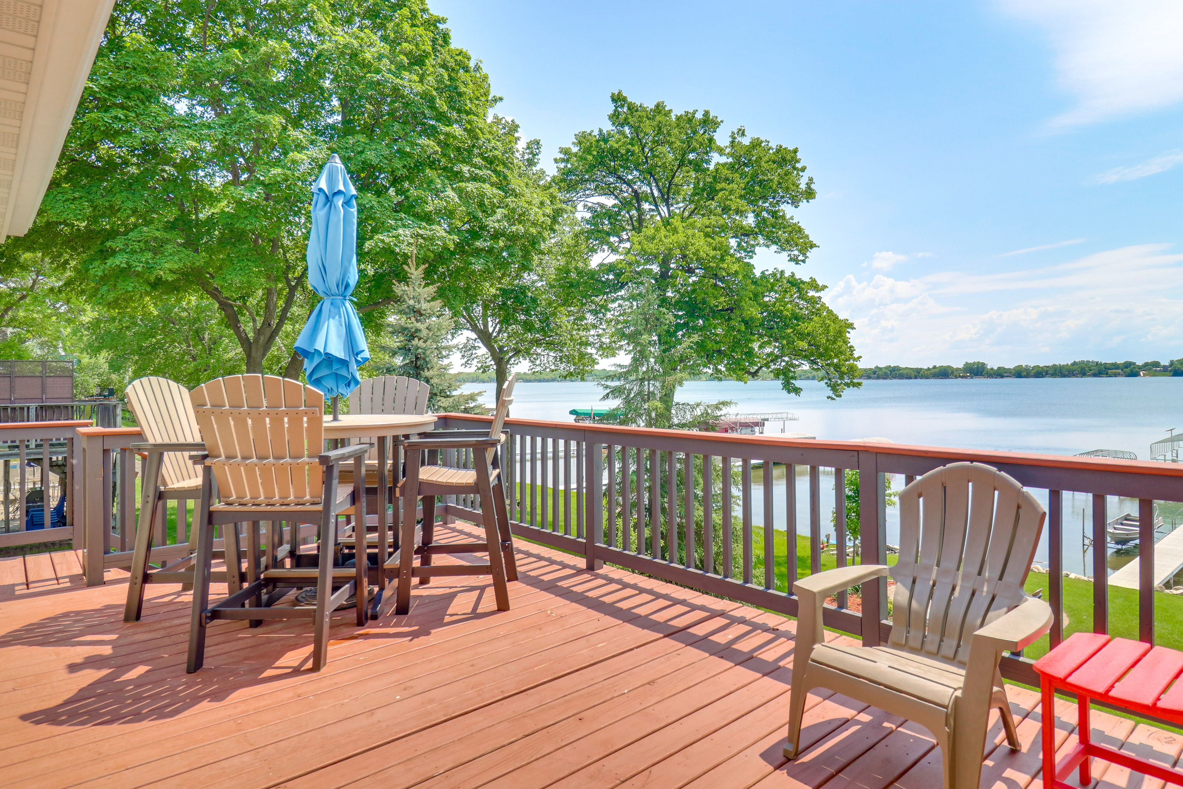 Furnished Deck | Gas Grill | Lake Darling On-Site