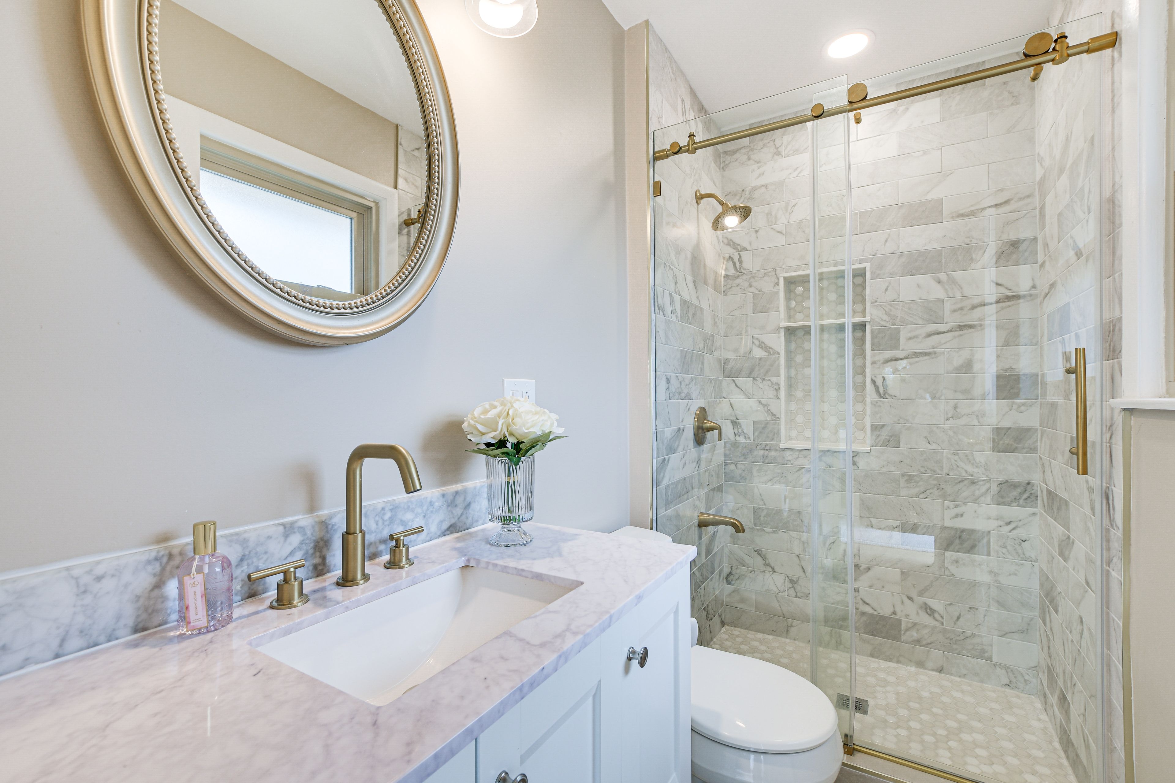 En-Suite Bathroom | Upper Level | Towels Provided
