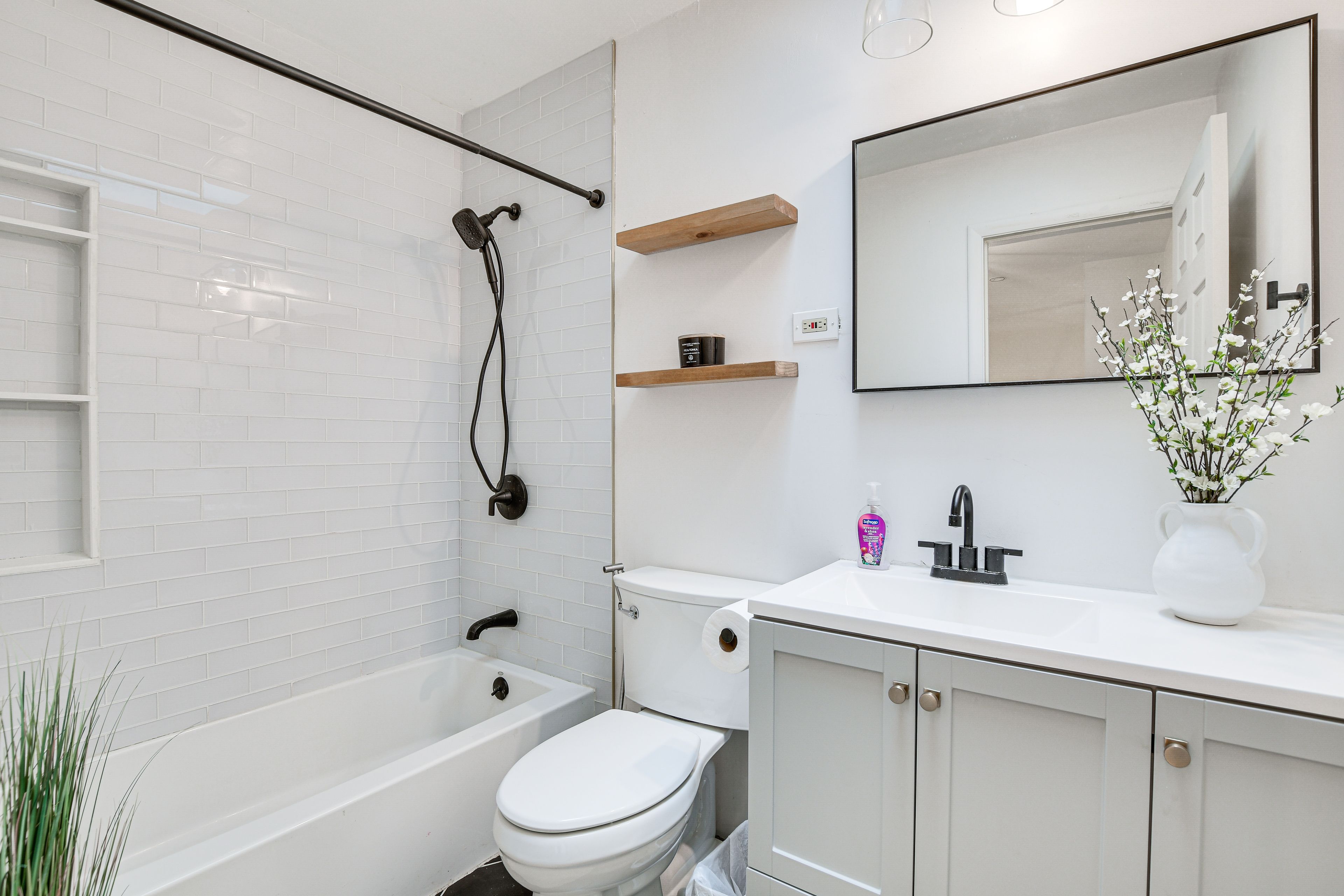 Full Bathroom | Upper Level