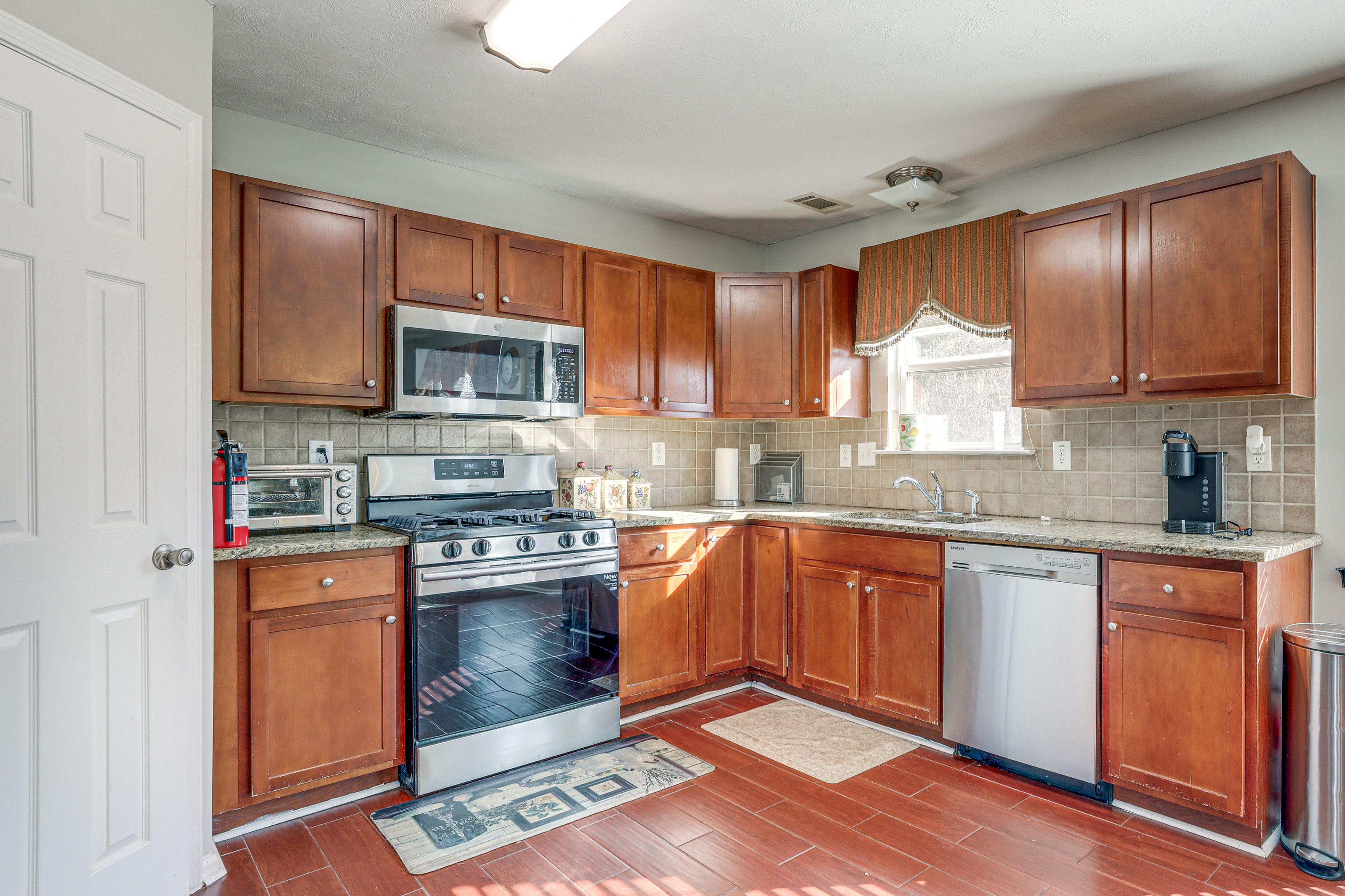 Kitchen | 1st Floor | Keurig Coffee Maker | Dishwasher | Cooking Basics