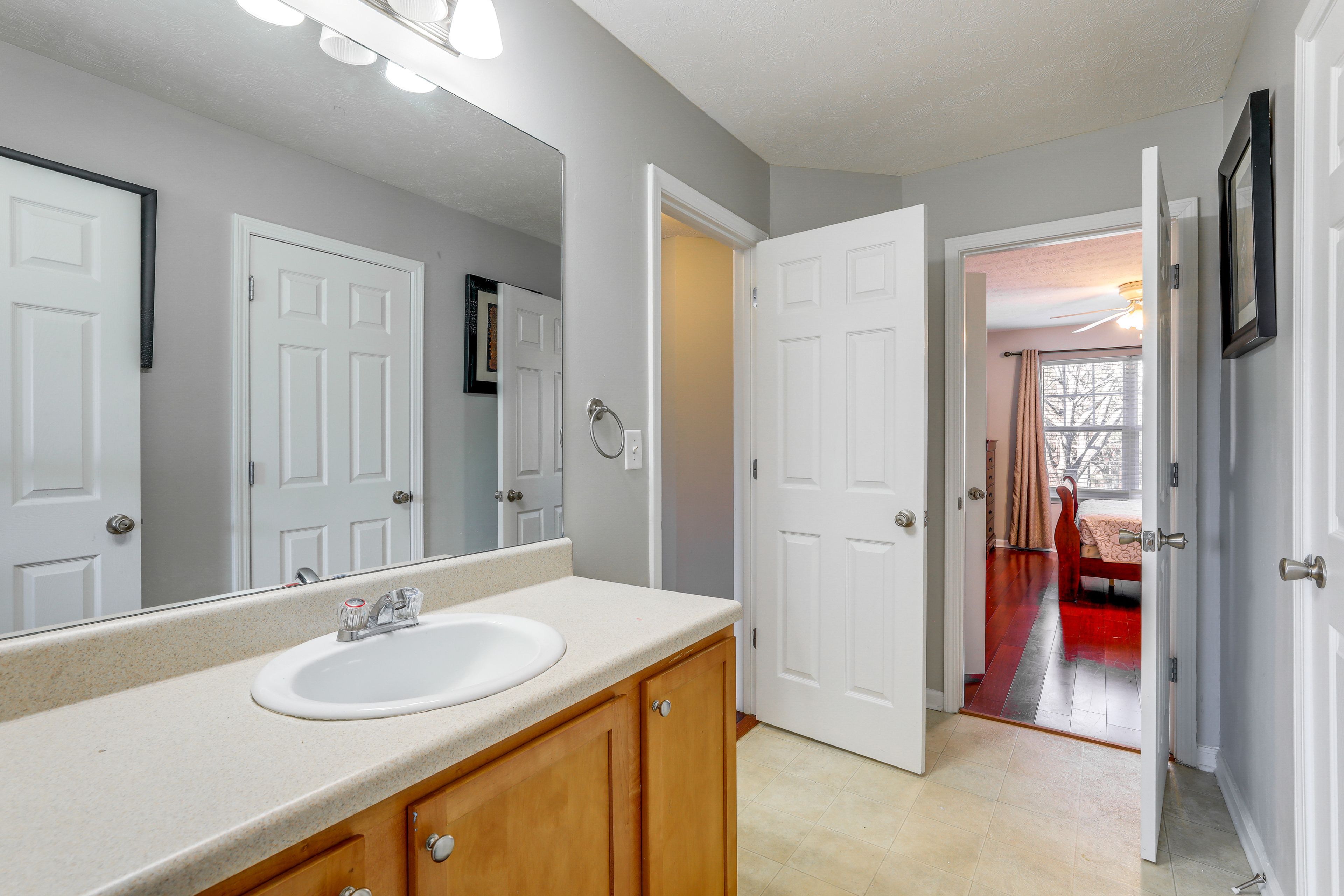 Full Bathroom | 2nd Floor
