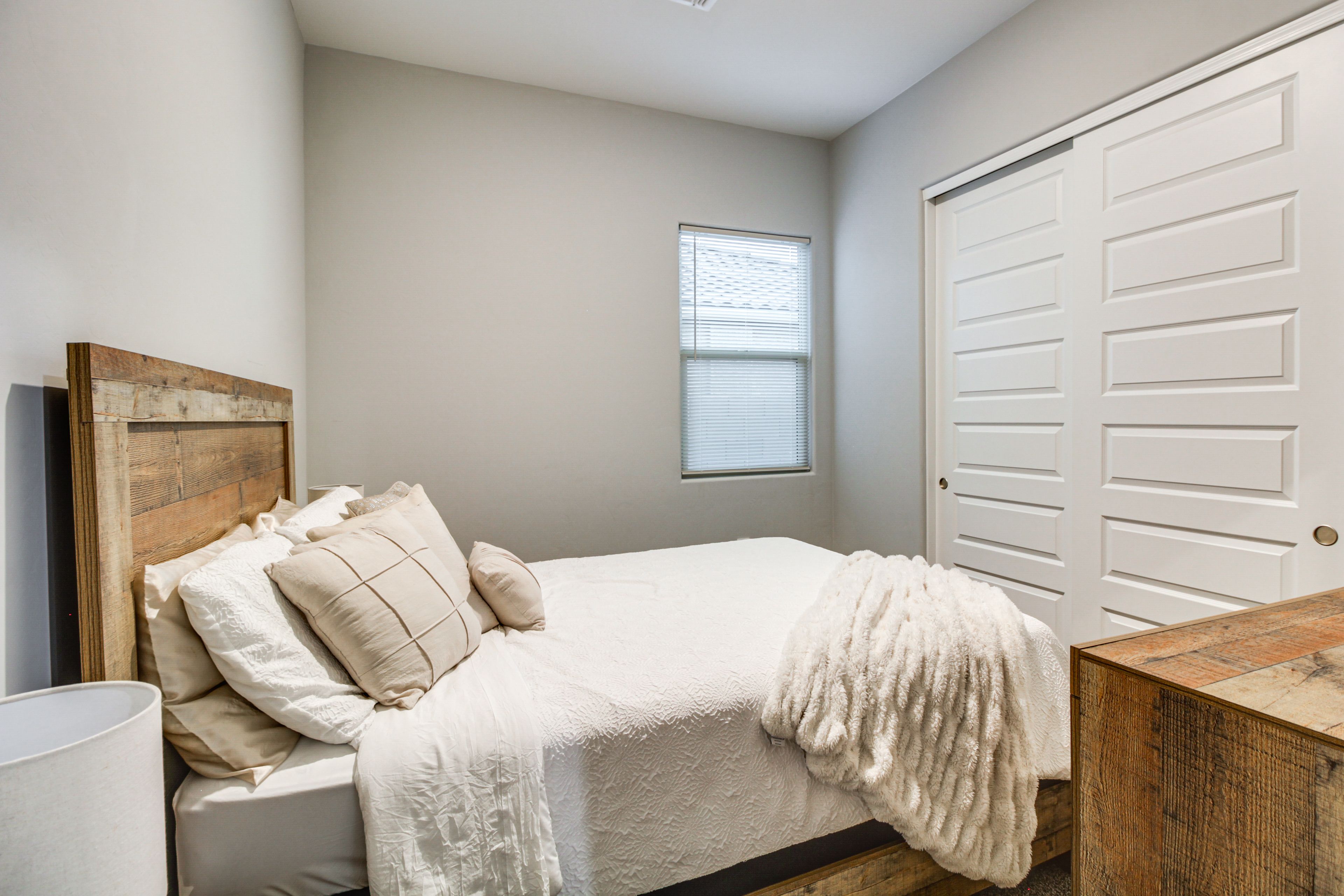 Bedroom 2 | Queen Bed