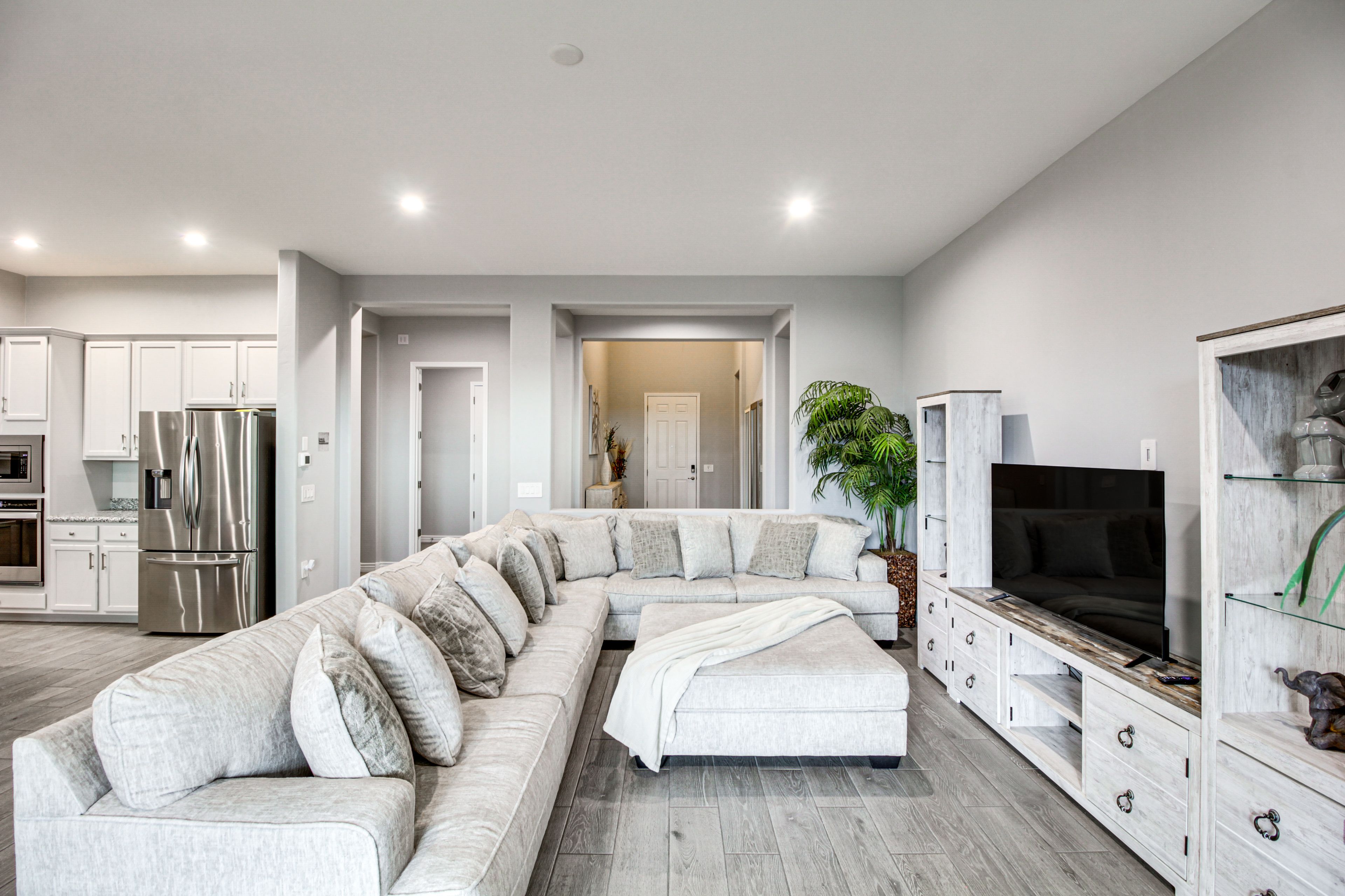 Living Room | Free WiFi | Smart TV | Central A/C & Heating