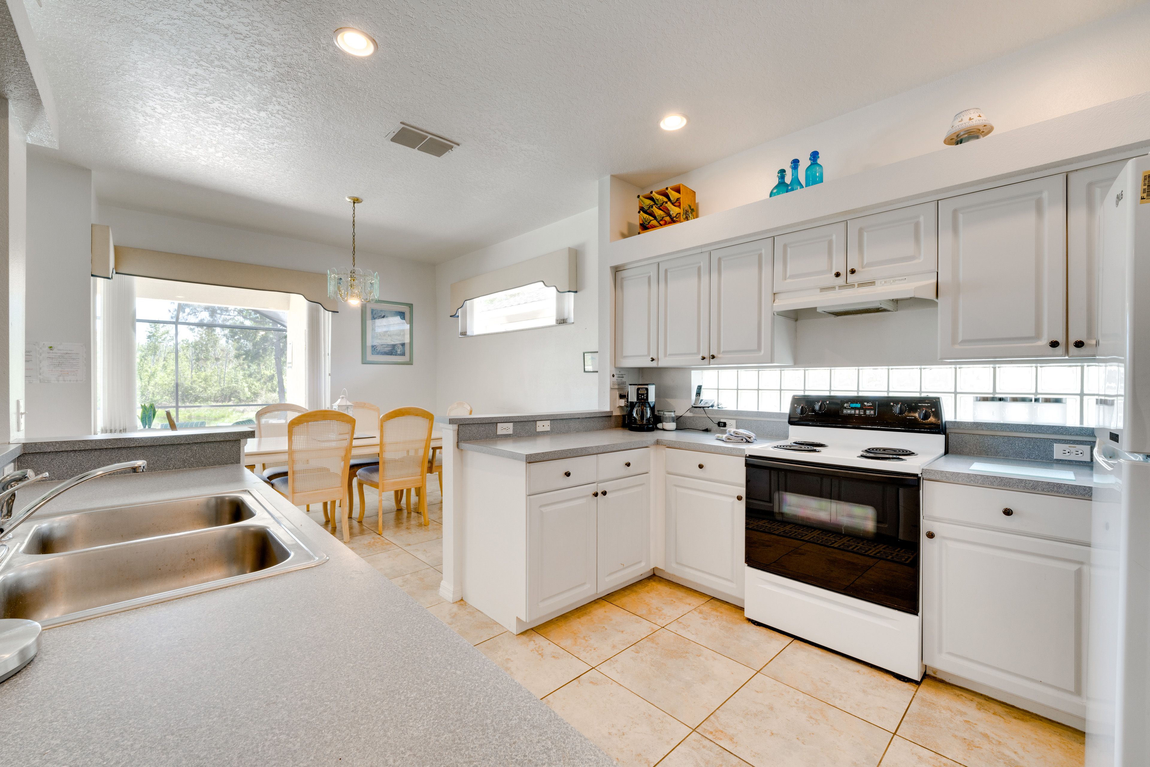 Kitchen | Keurig & Drip Coffee Makers | Blender | Toaster | Cooking Basics