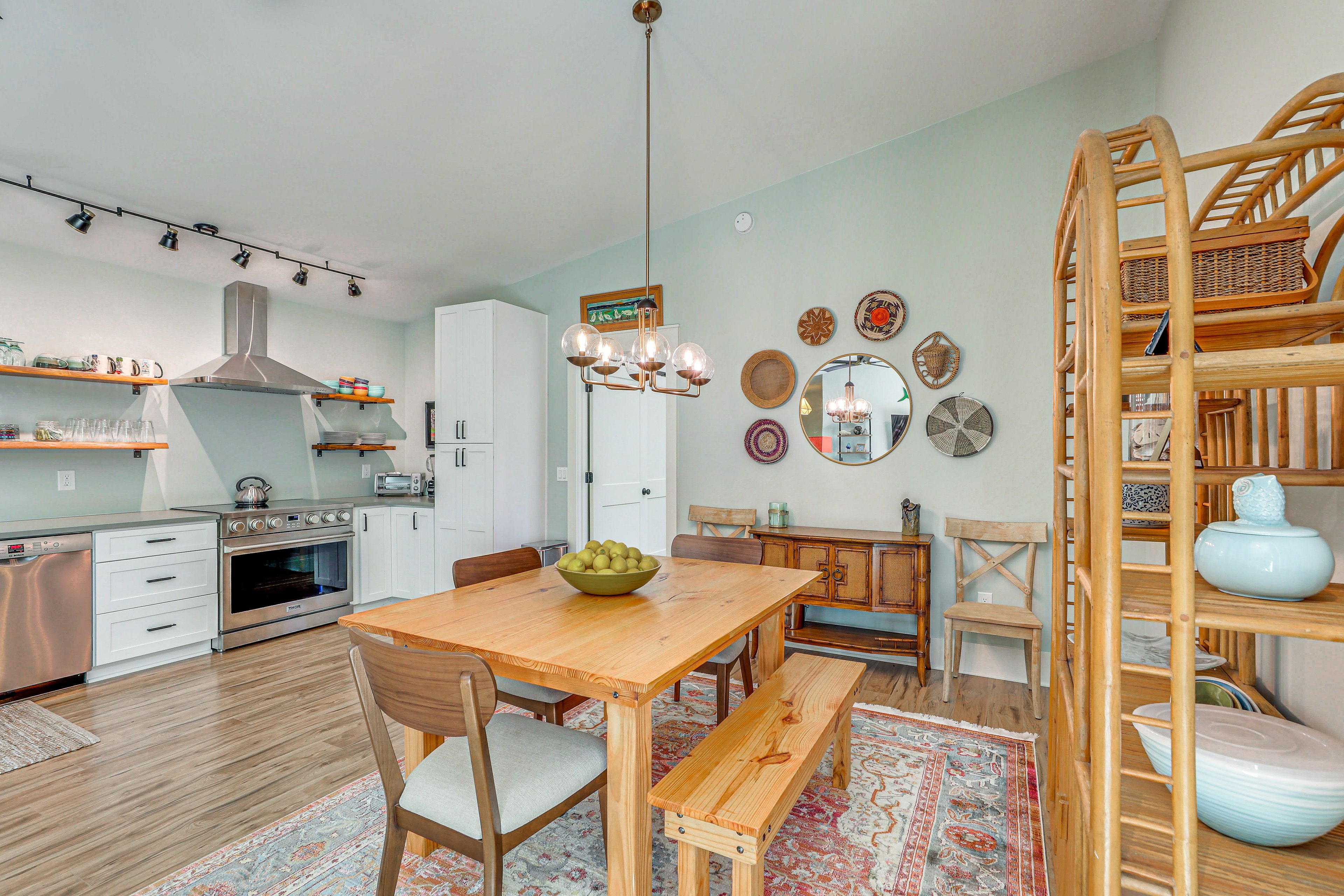 Dining Area | Dishware/Flatware