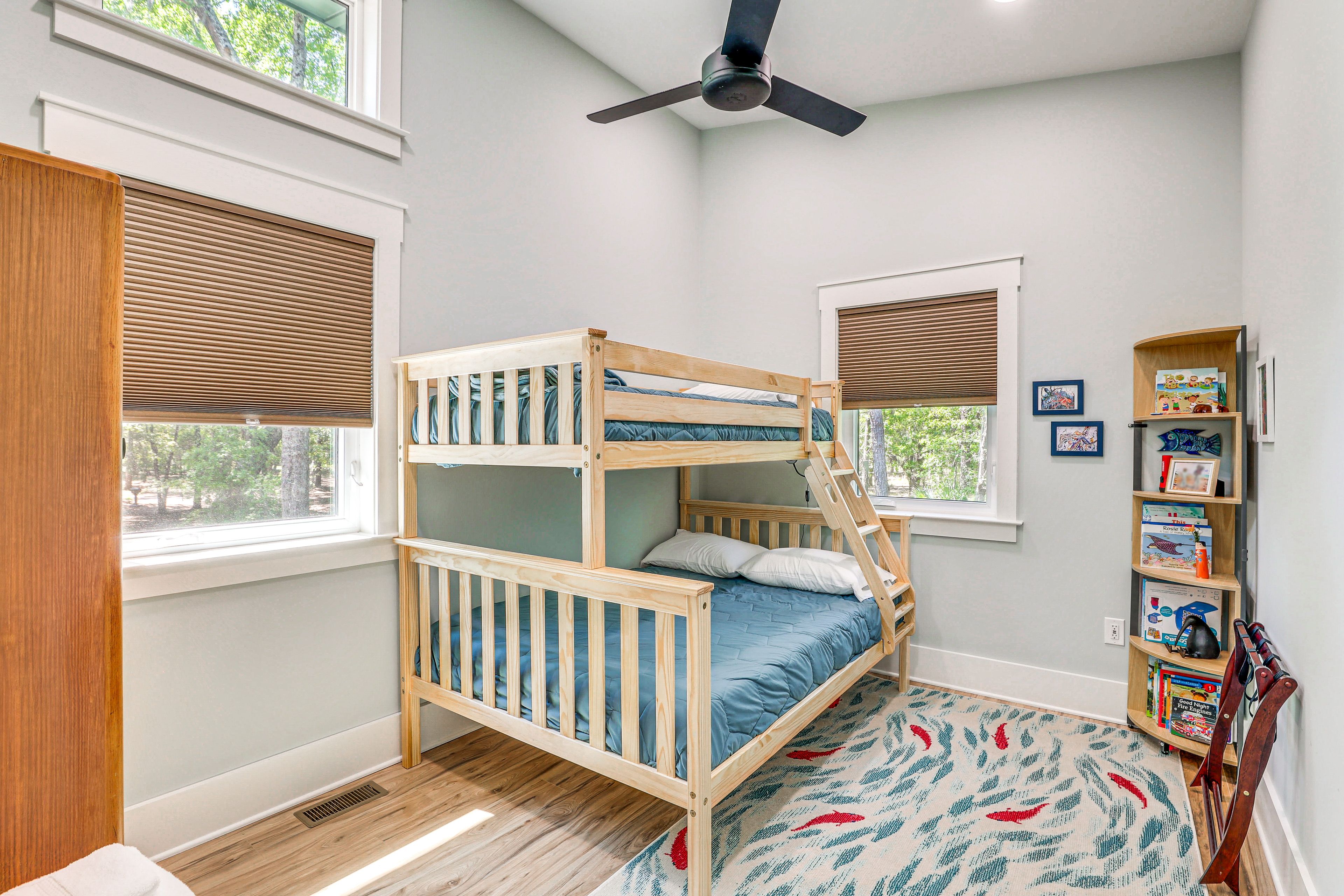 Bedroom 3 | Twin/Full Bunk Bed