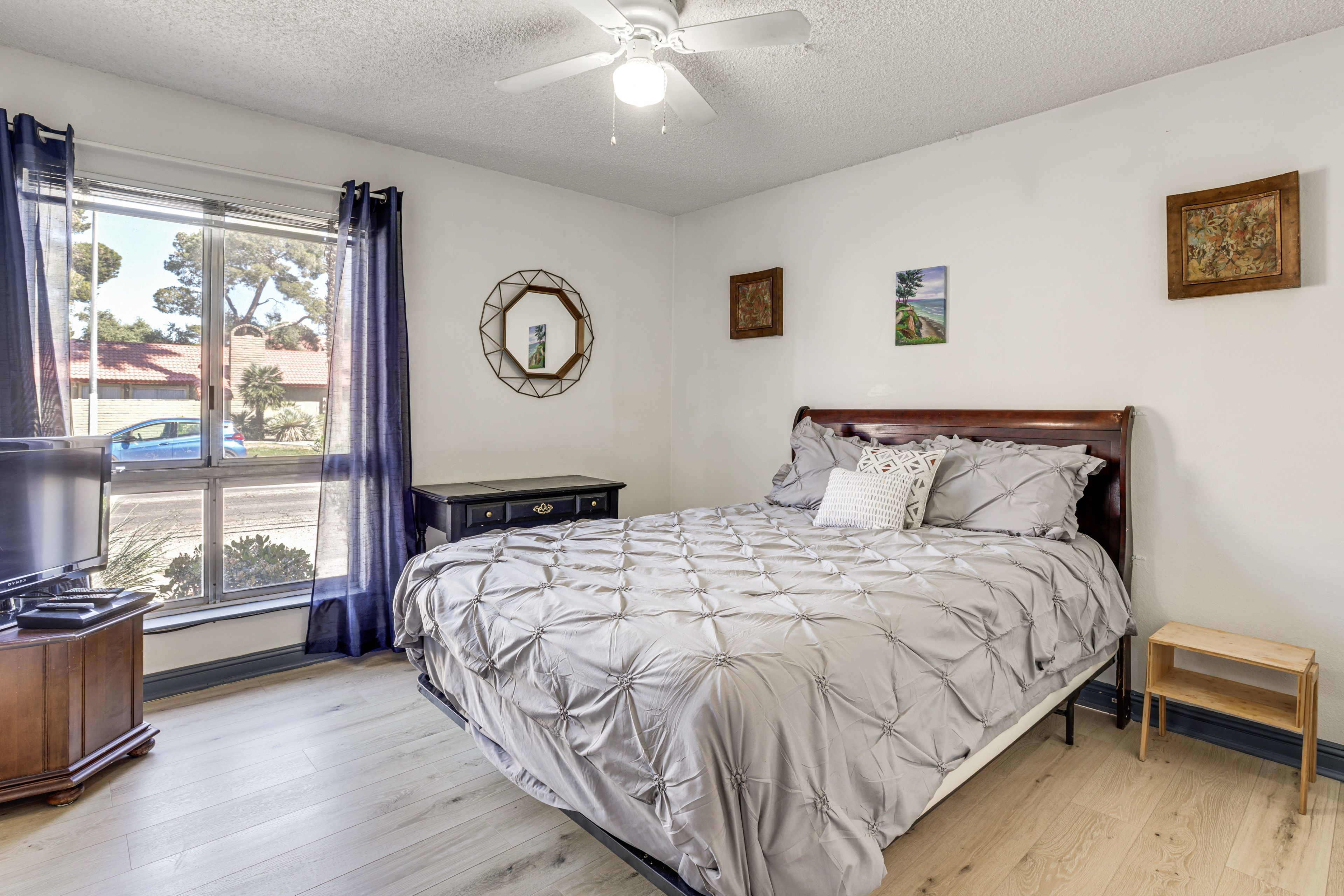 Bedroom 2 | Queen Bed