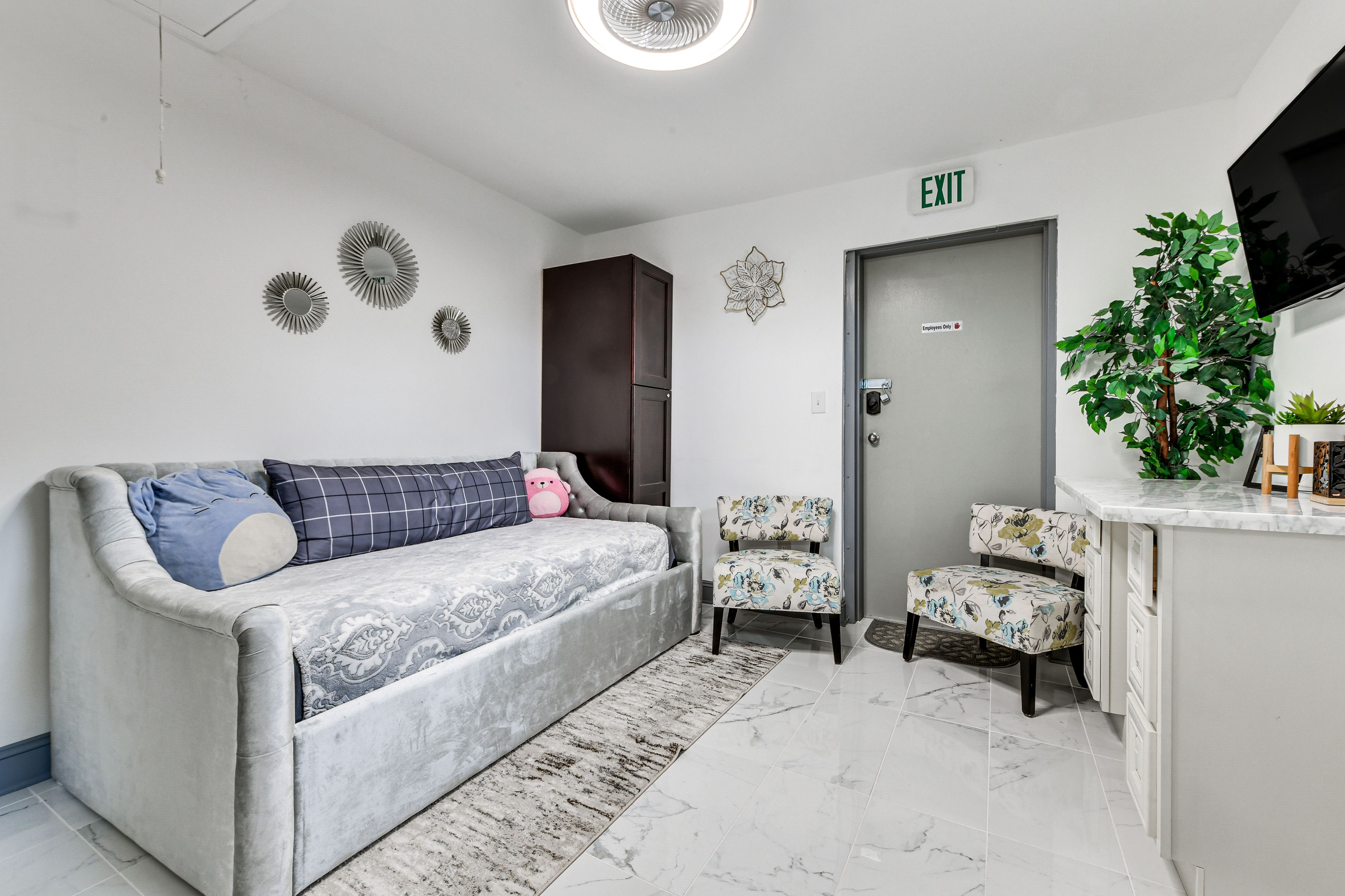 Bonus Room | Twin Daybed | Flat-Screen TV