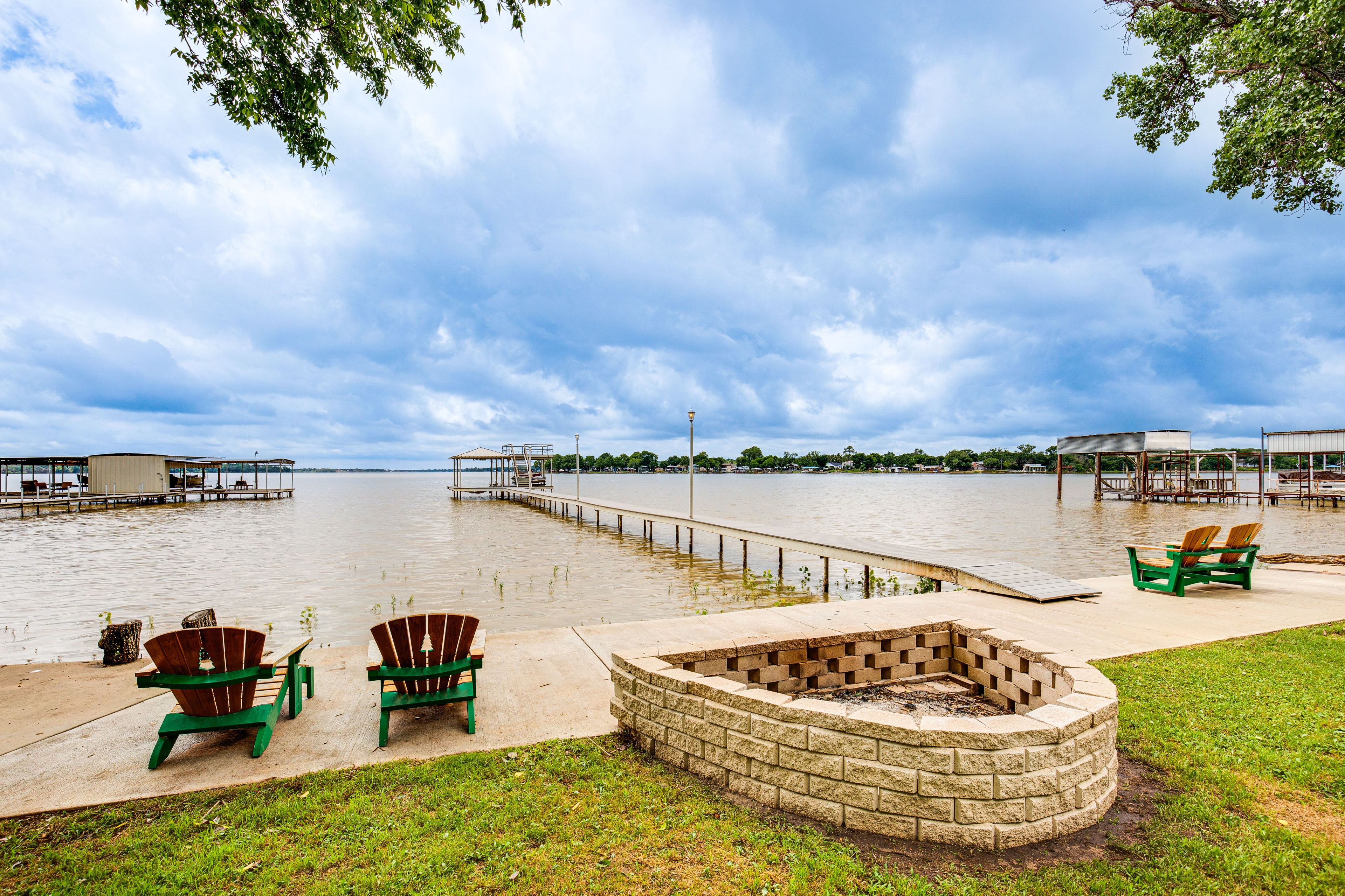 Newark Vacation Rental | 3BR | 2BA | 1,536 Sq Ft | 4 Steps to Enter