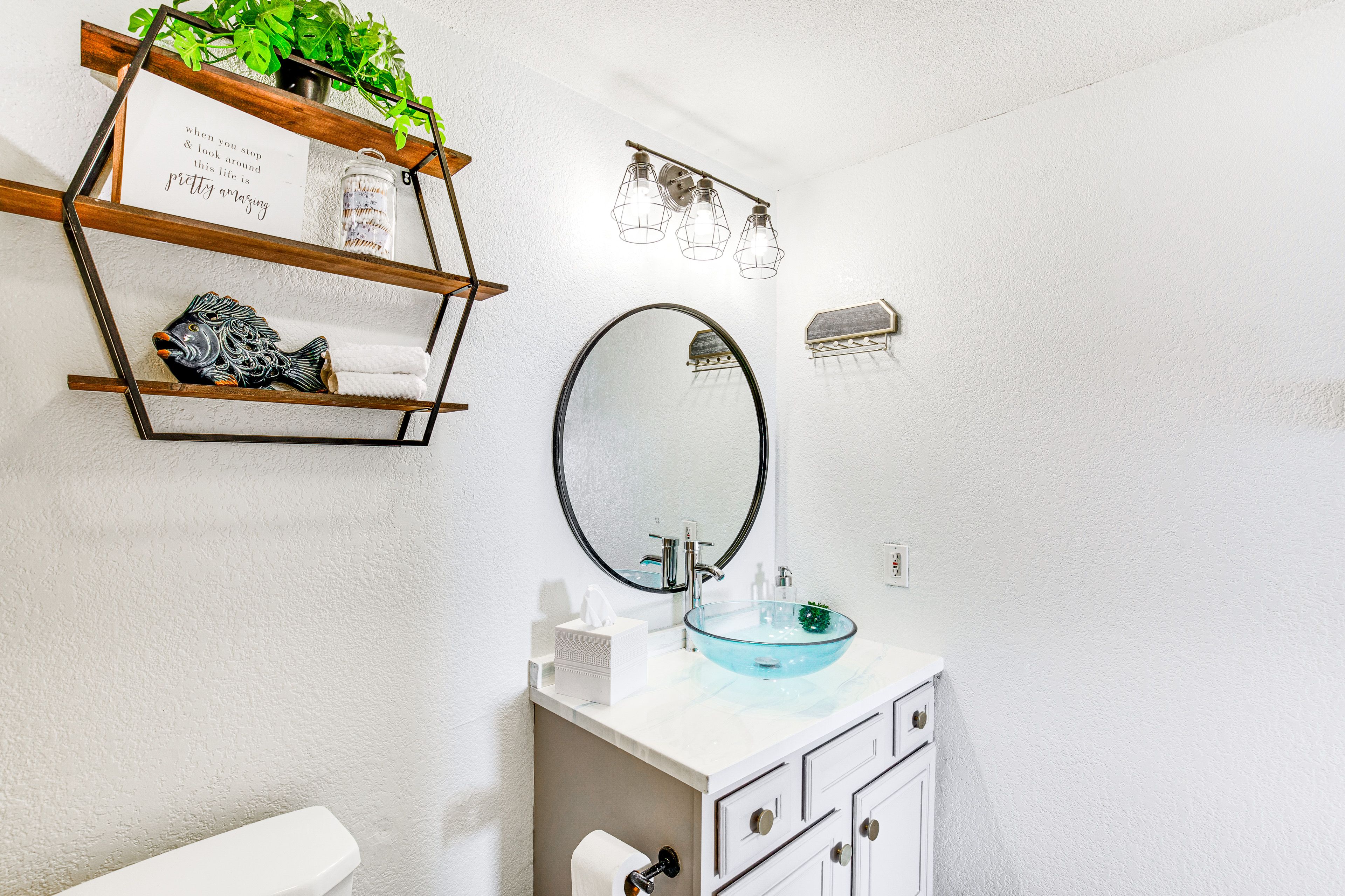 Bathroom | Complimentary Toiletries | Towels Provided