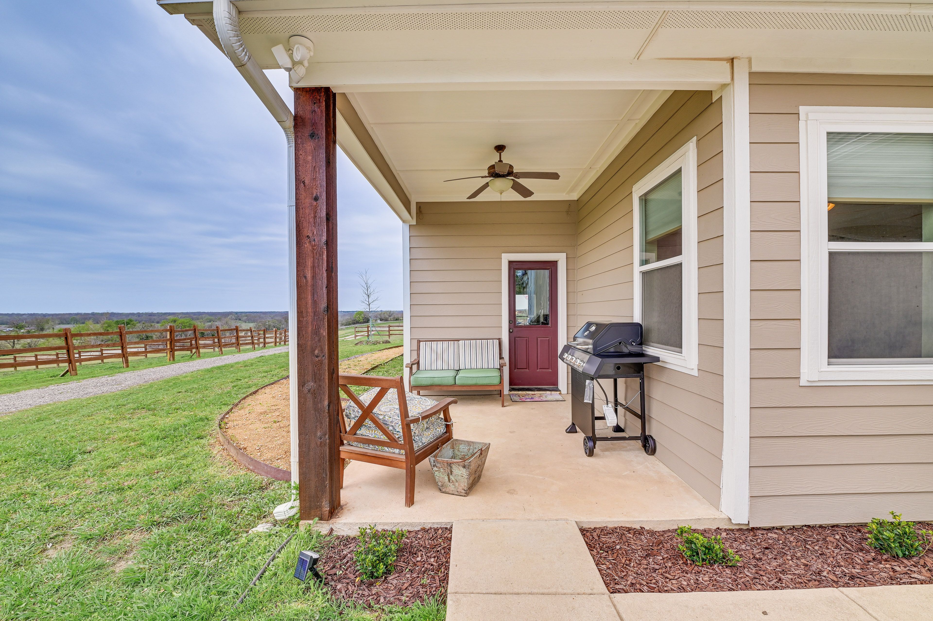 Sitting Area | Gas Grill