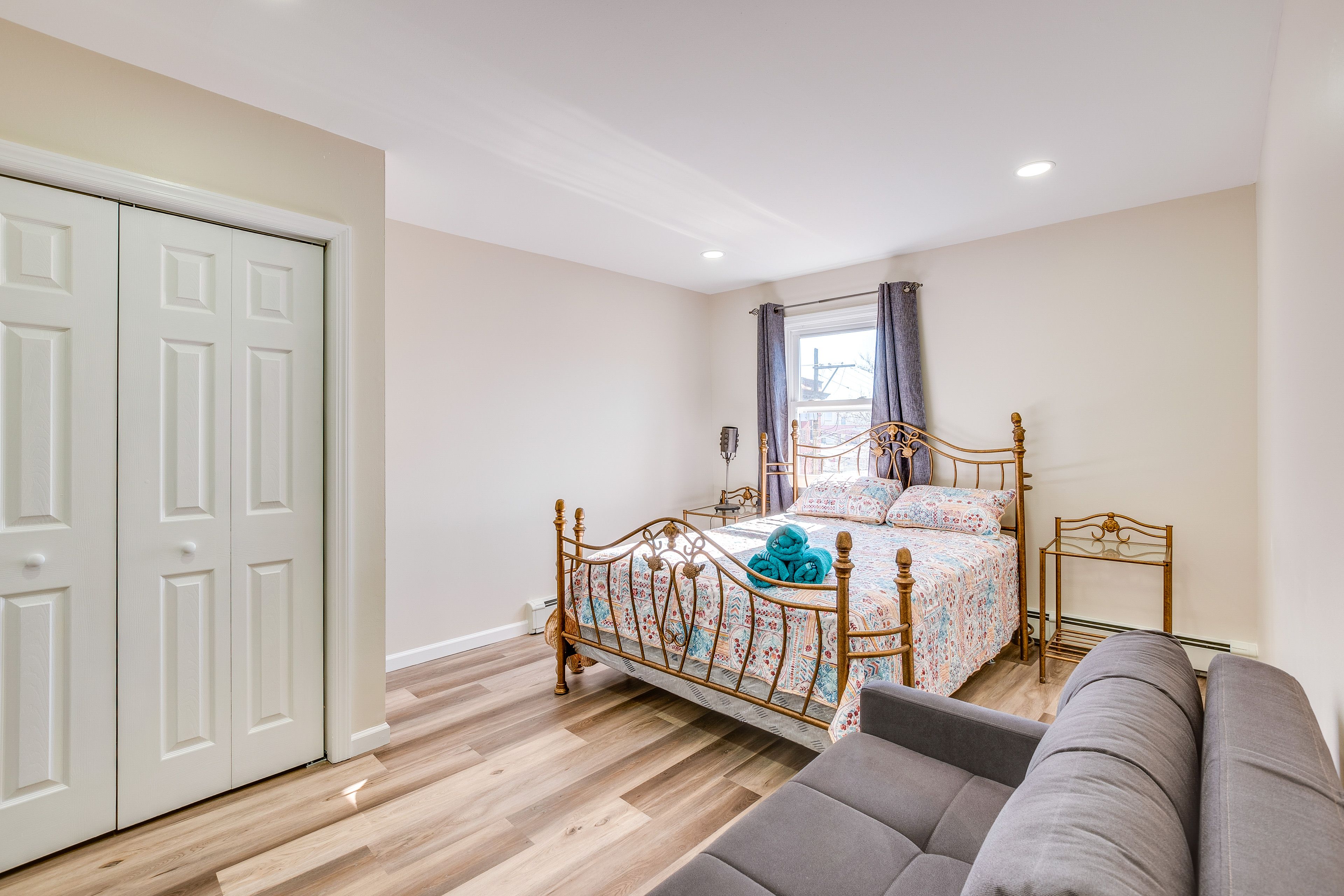 Bedroom 1 | Queen Bed | Queen Sleeper Sofa | Smart TV