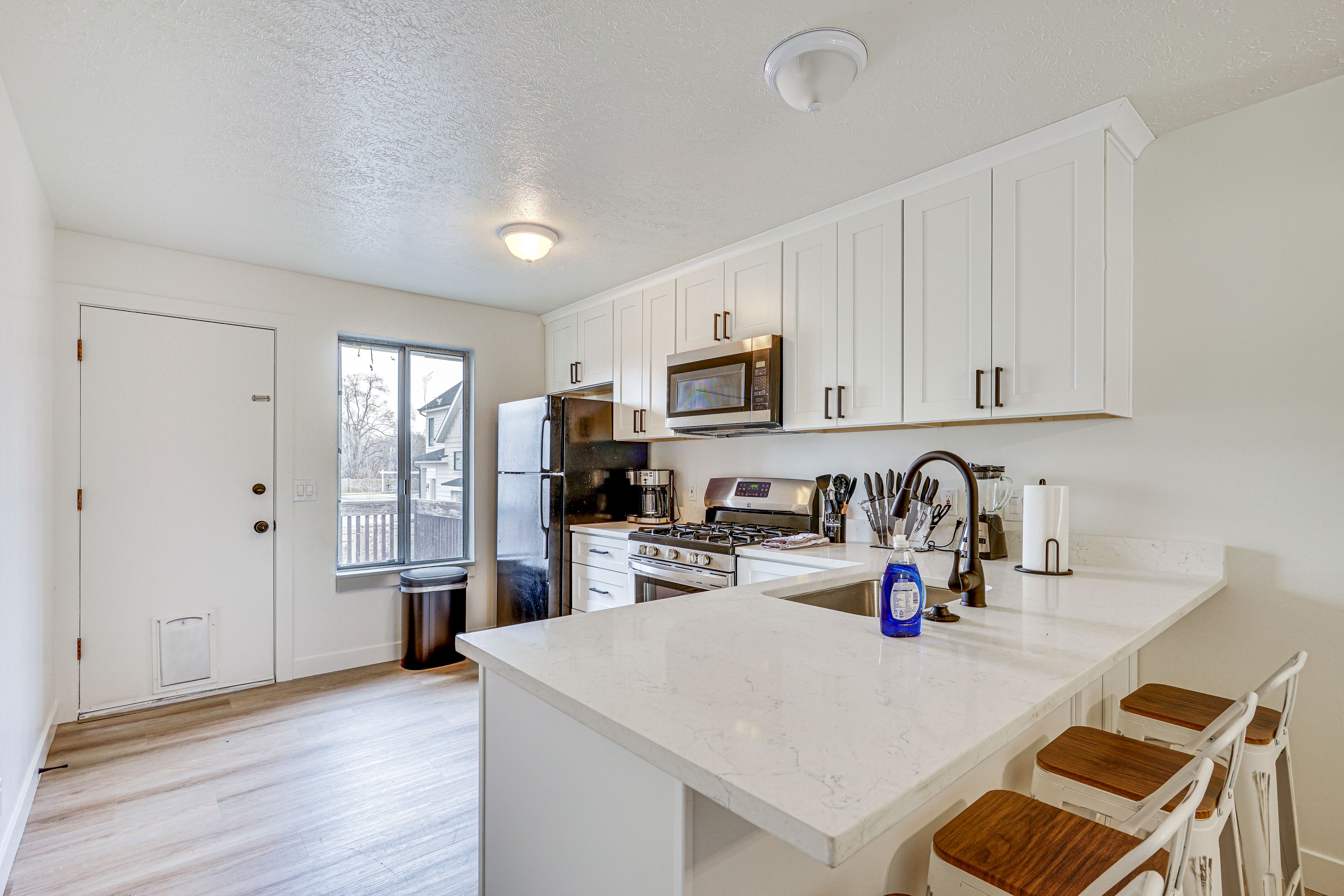 Kitchen | 3rd Floor | Trash Bags & Paper Towels
