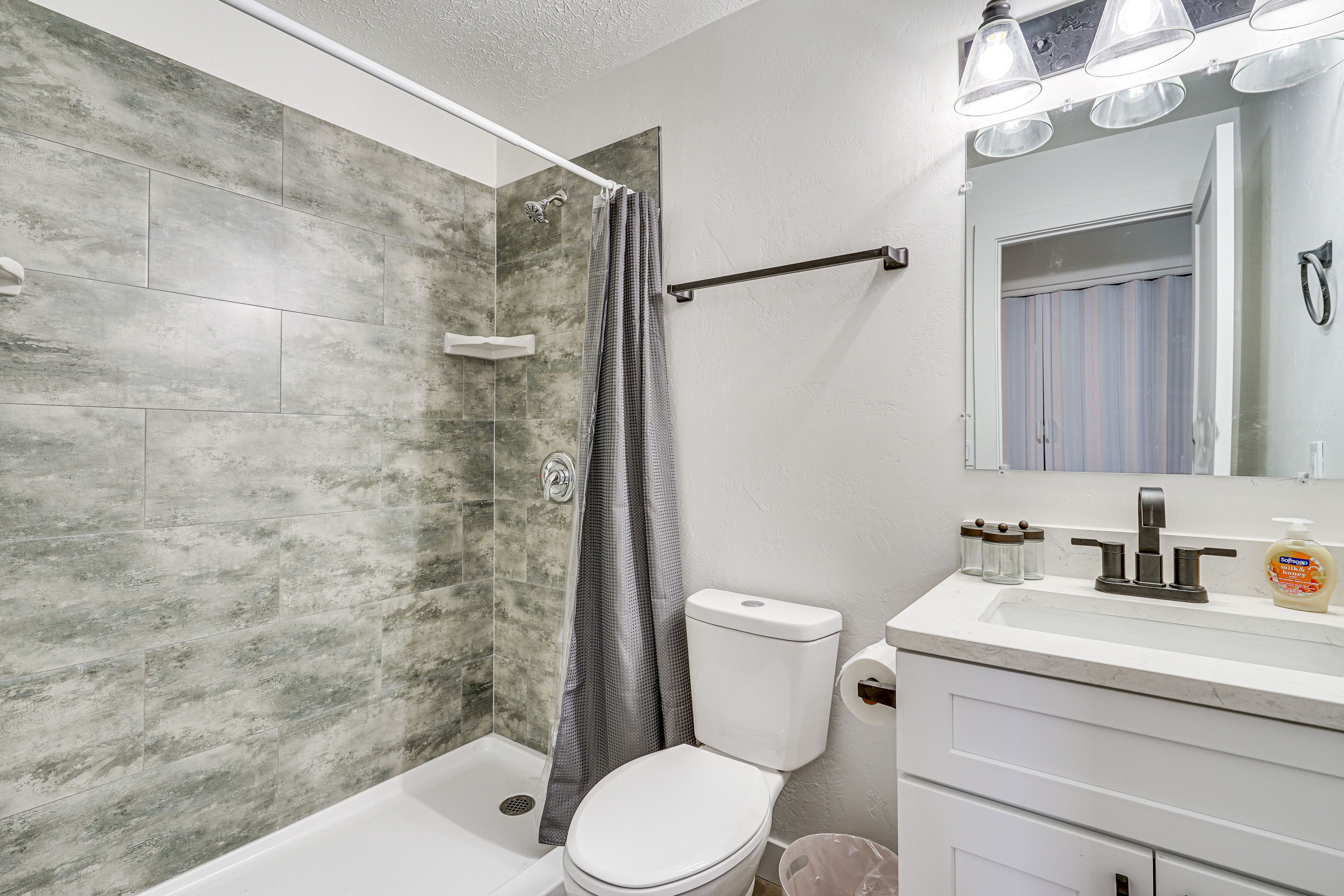 Full Bathroom | 3rd Floor