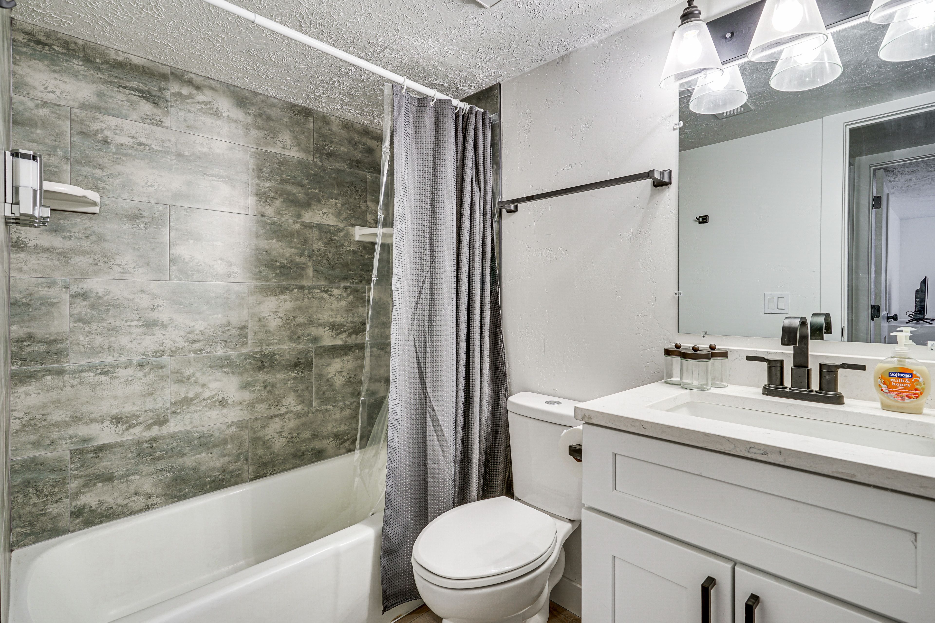 Full Bathroom | 1st Floor