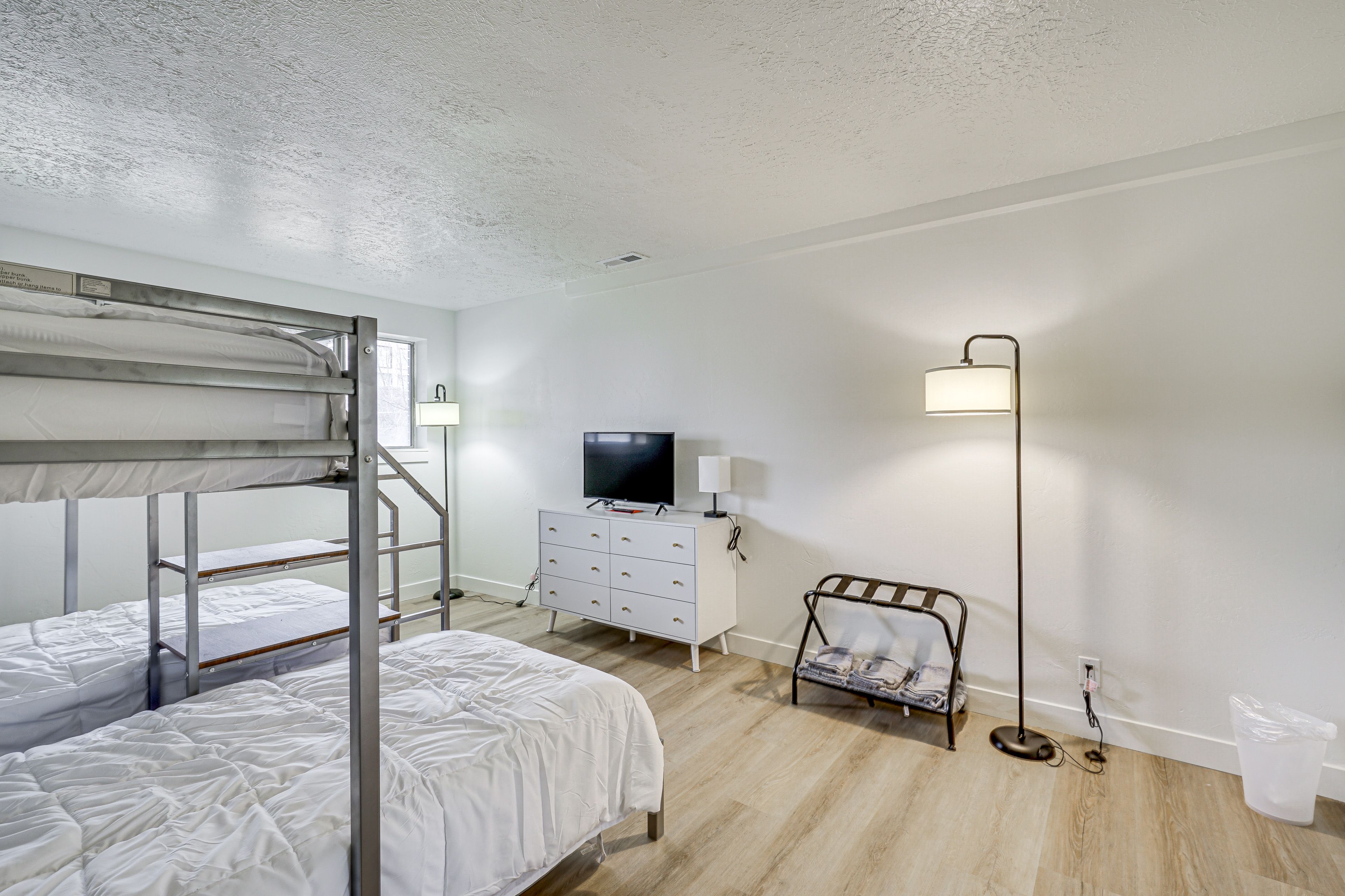 Bedroom 4 | 1st Floor | 2 Twin Beds | Lofted Twin Bed