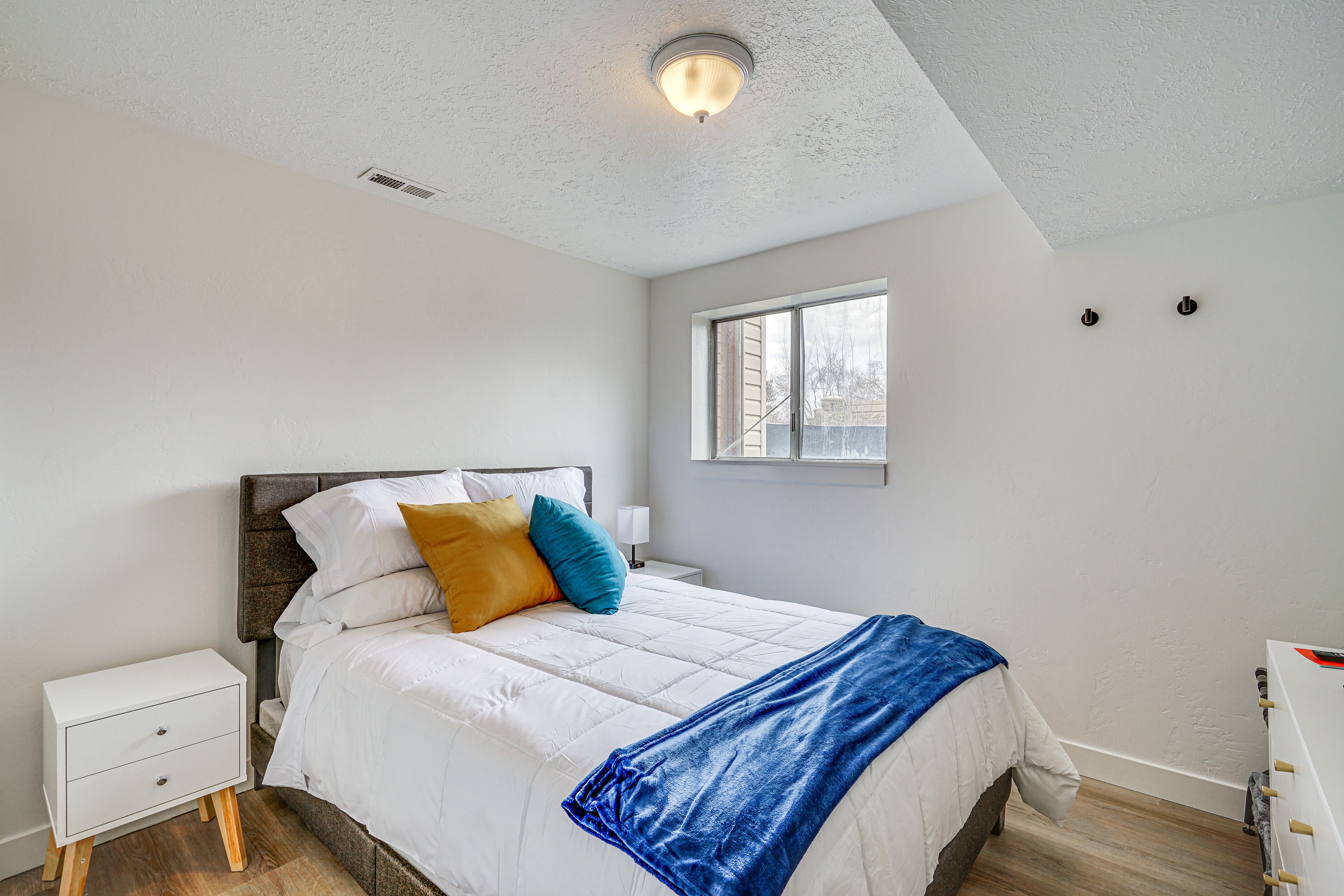 Bedroom 2 | 1st Floor | Queen Bed