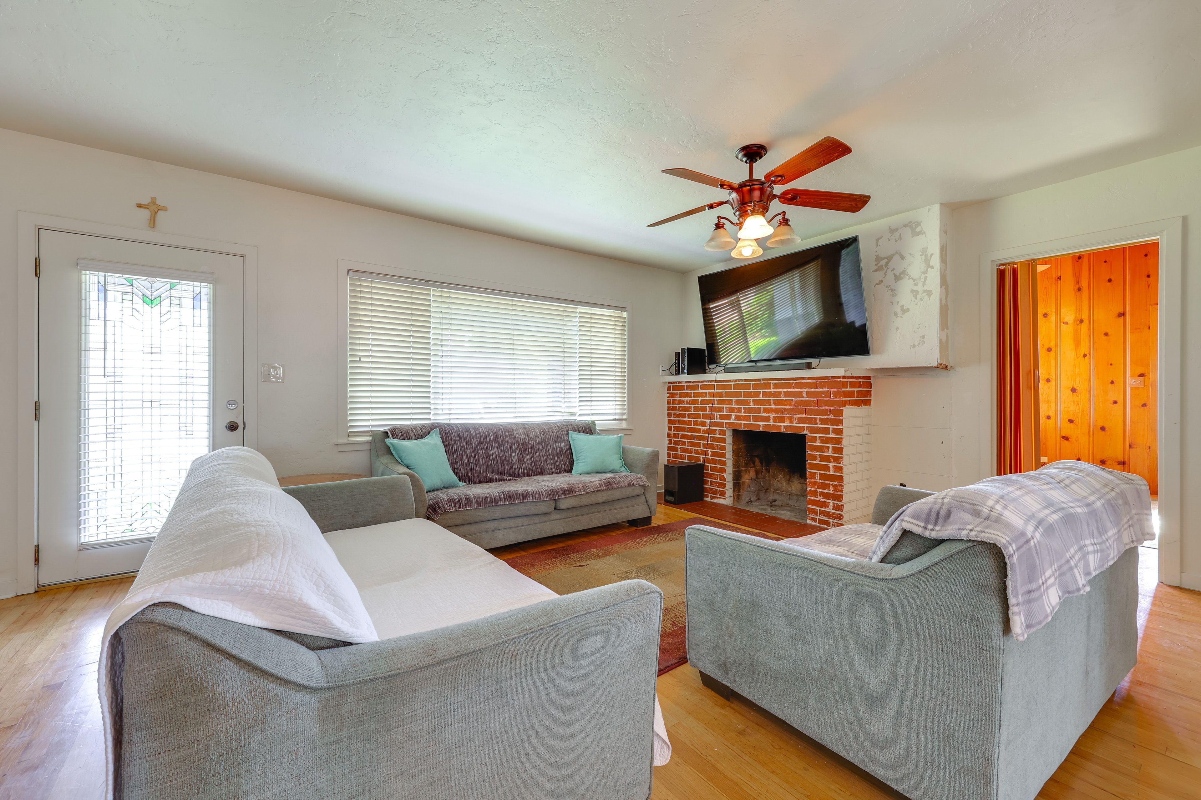 Living Room | Free WiFi | Smart TV