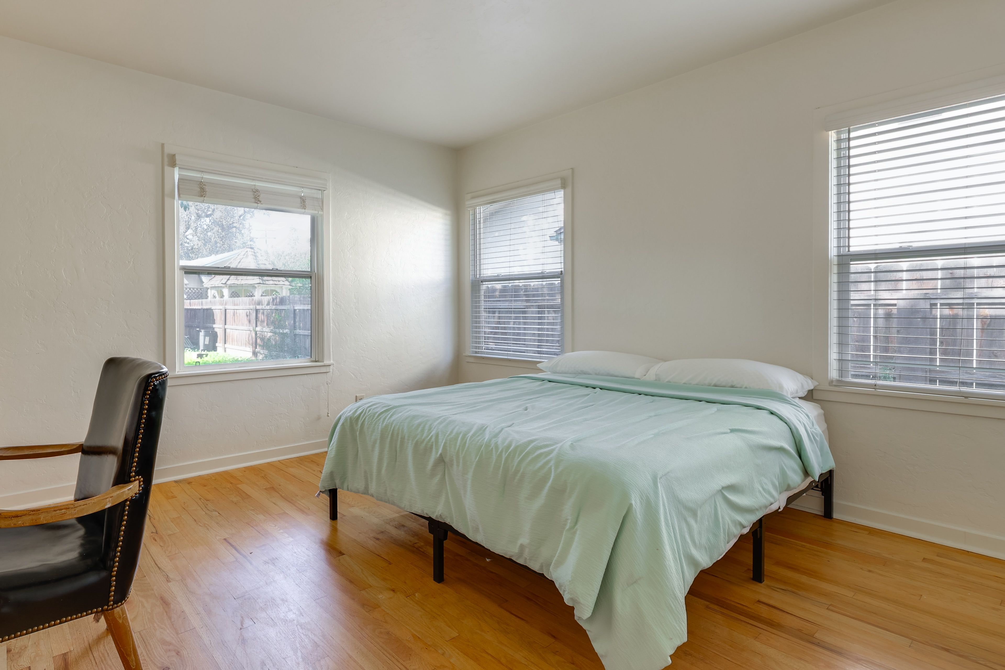 Bedroom 2 | Queen Bed