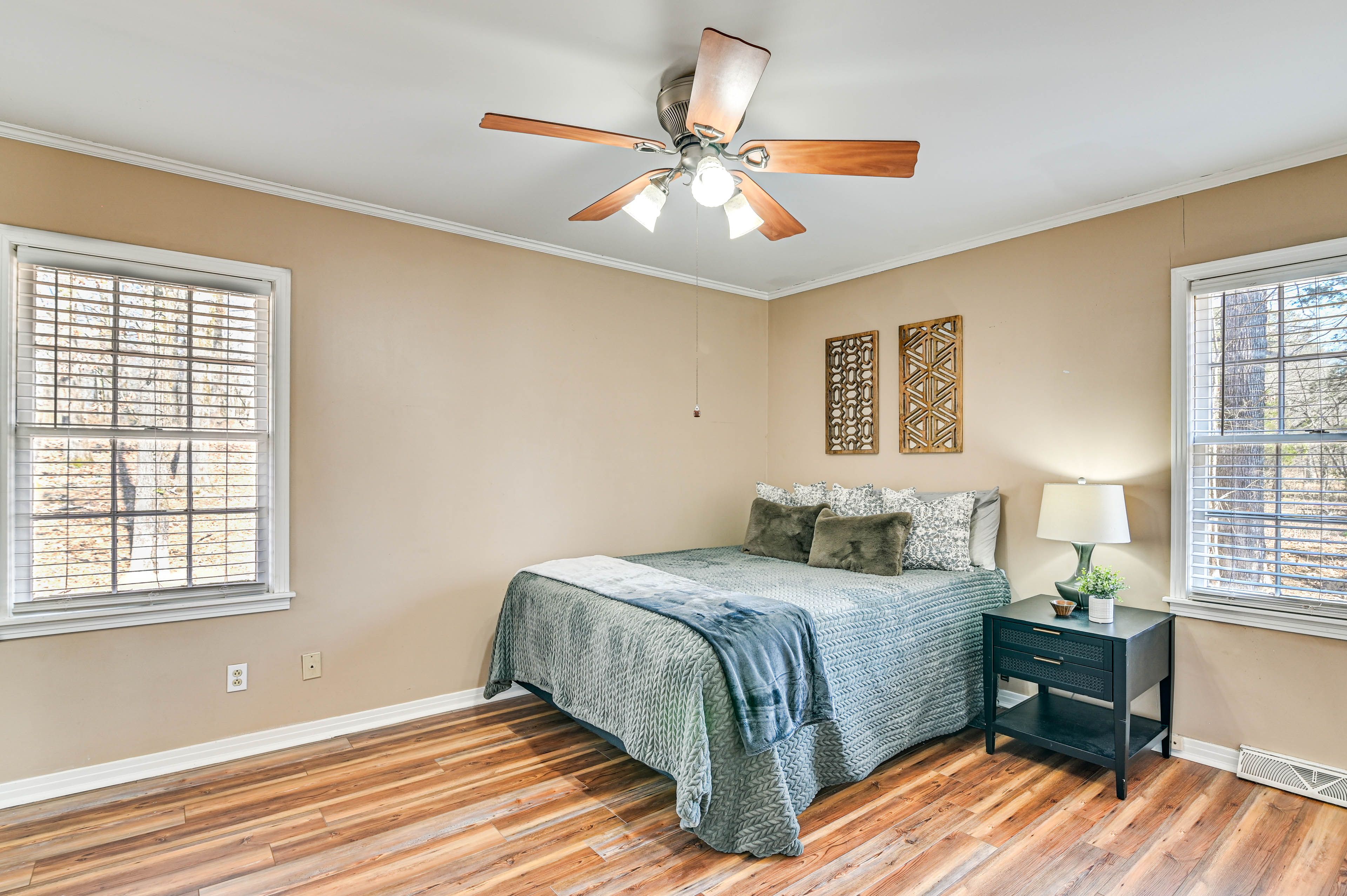 Bedroom 3 | Queen Bed