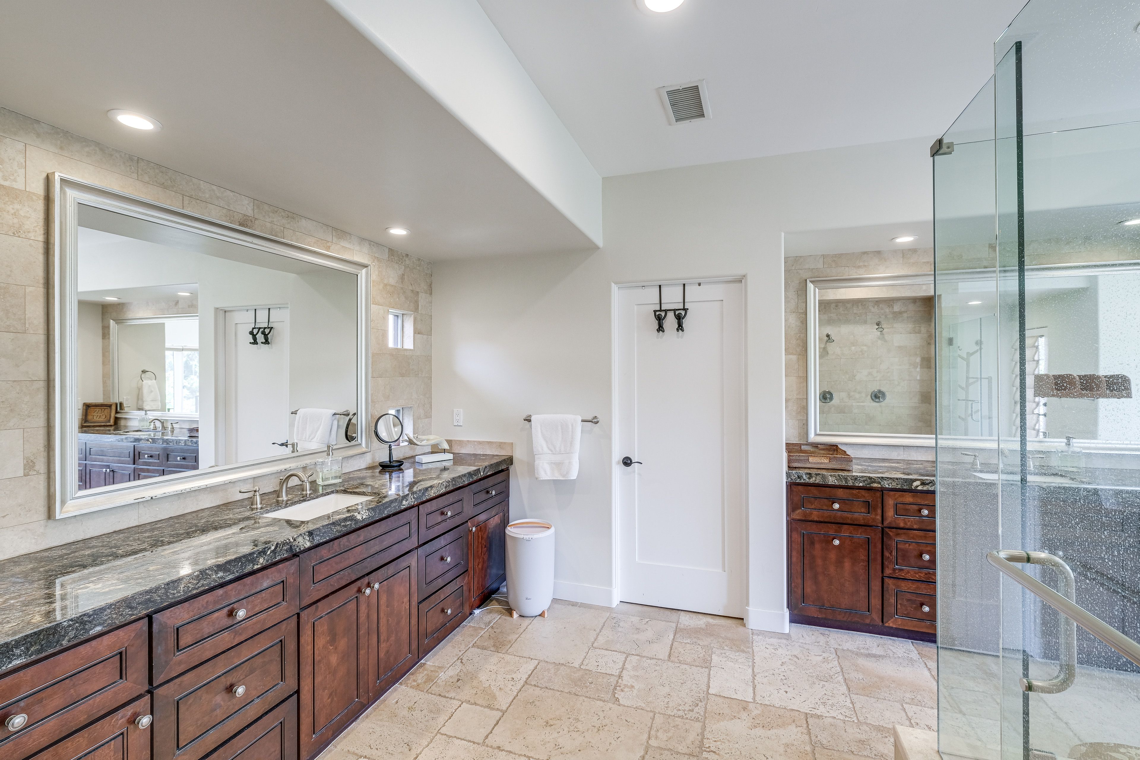 En-Suite Bathroom | Main Level | Towels Provided