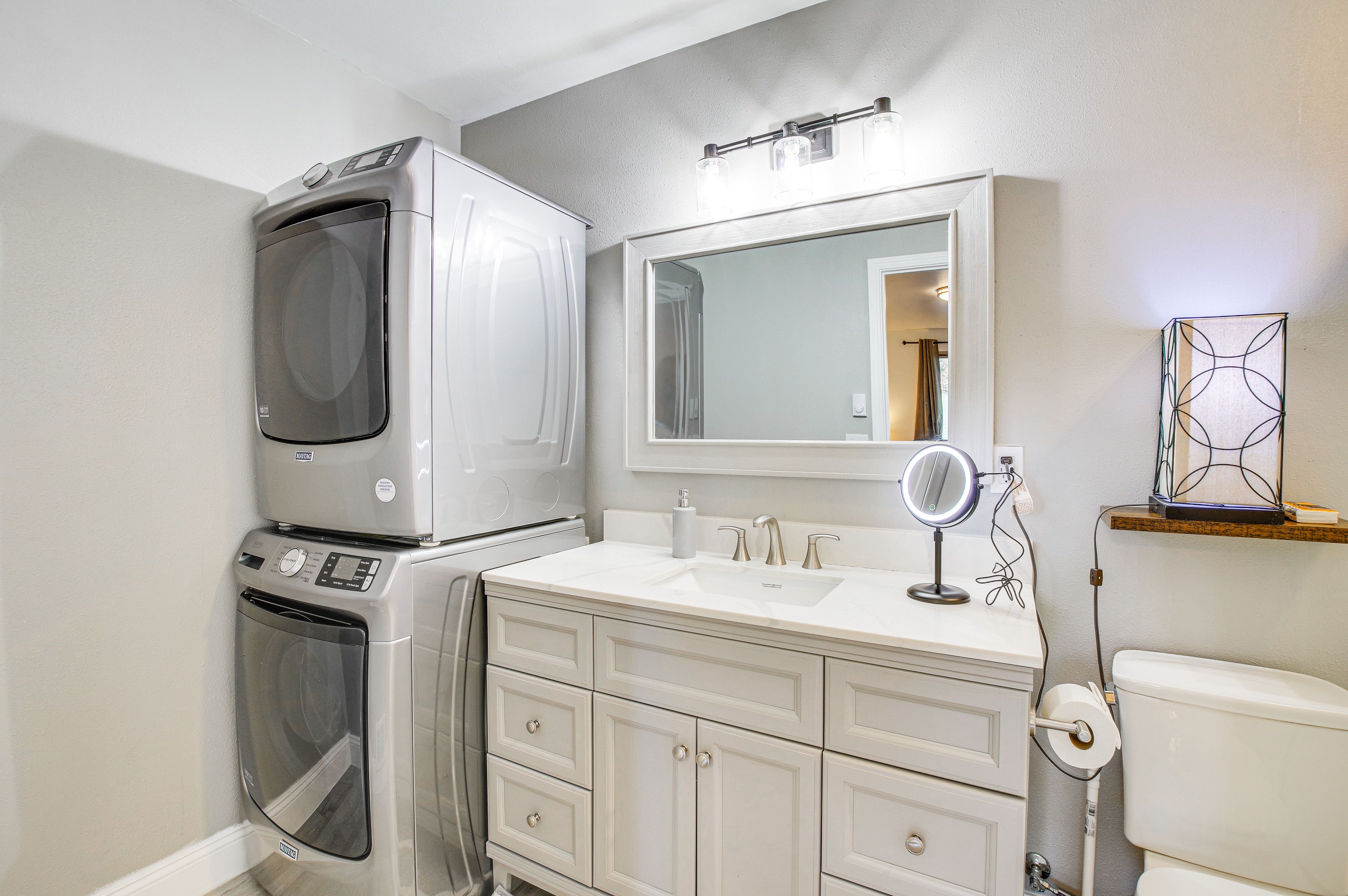 Bathroom | Complimentary Toiletries | Towels Provided
