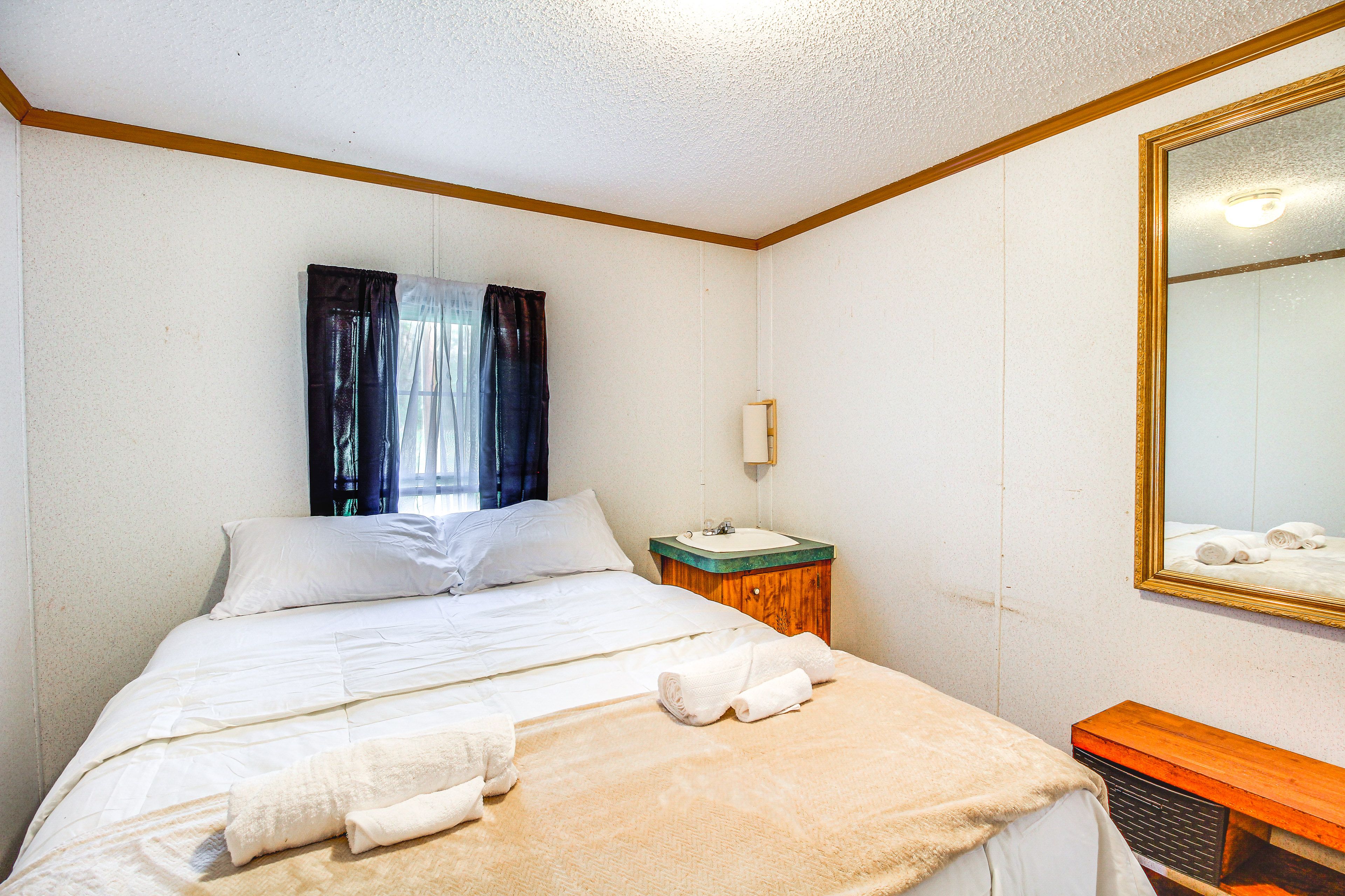 Bedroom 4 | Queen Bed