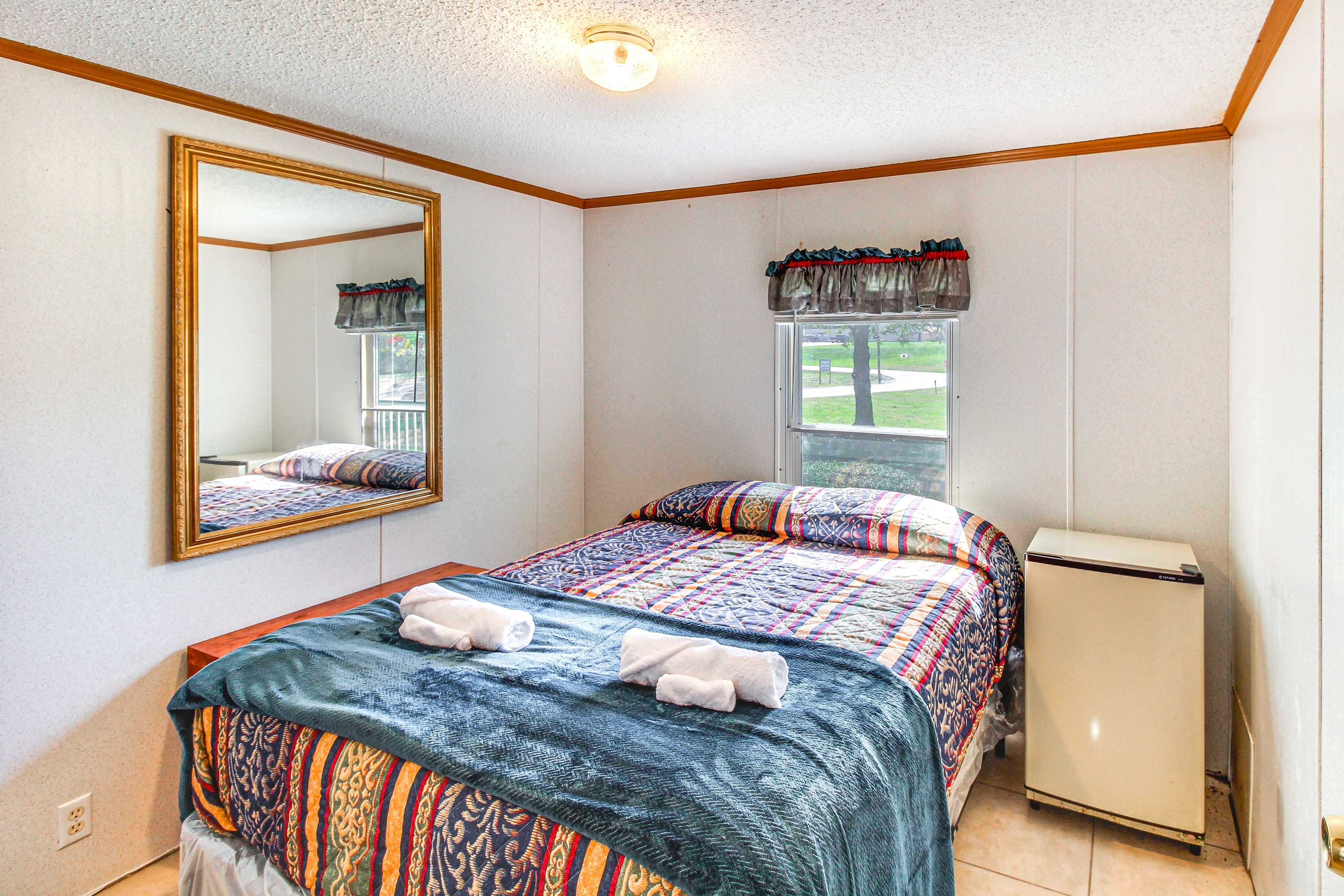 Bedroom 3 | Queen Bed