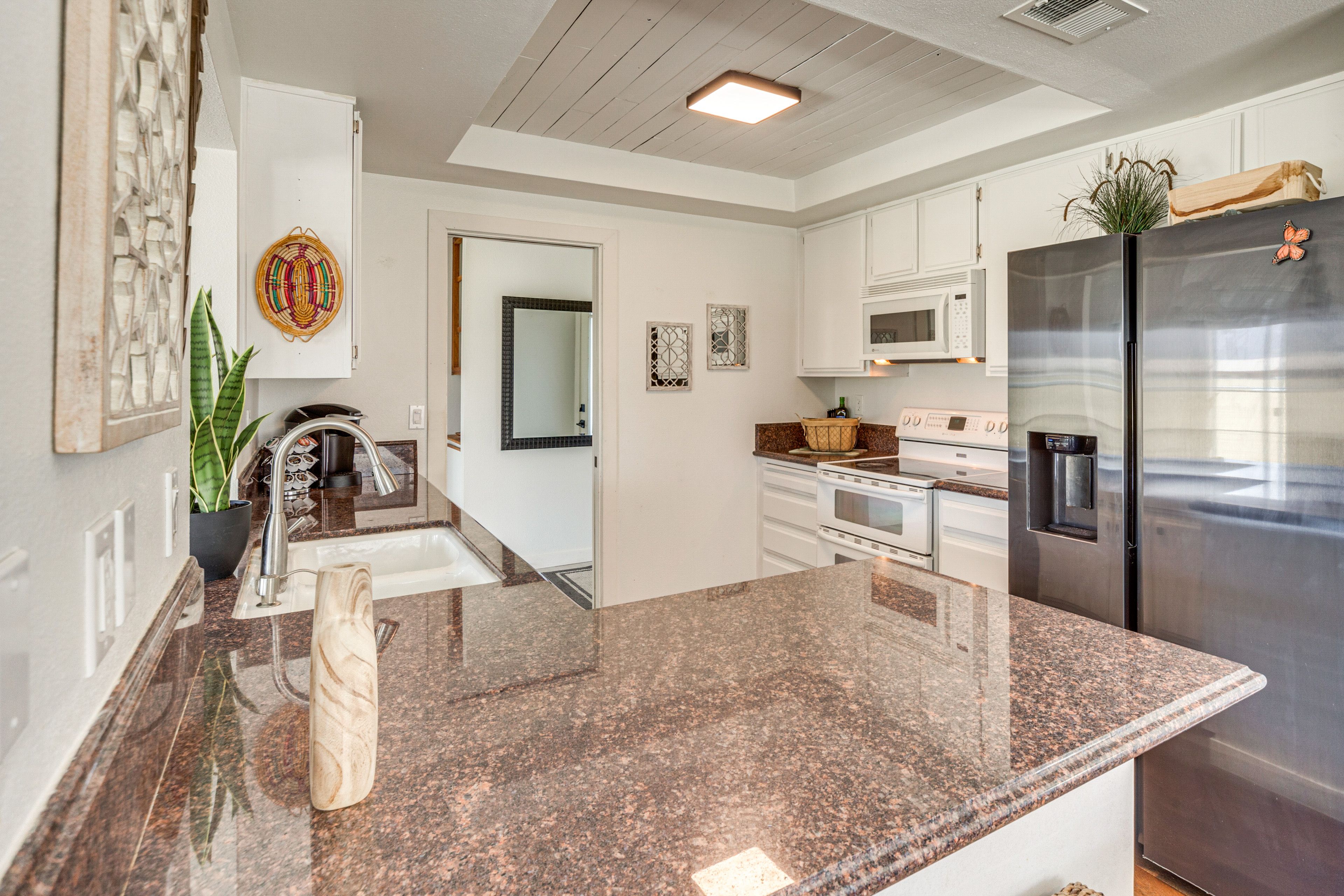 Kitchen | Keurig Coffee Maker (Starter Coffee Provided) | Stove/Oven