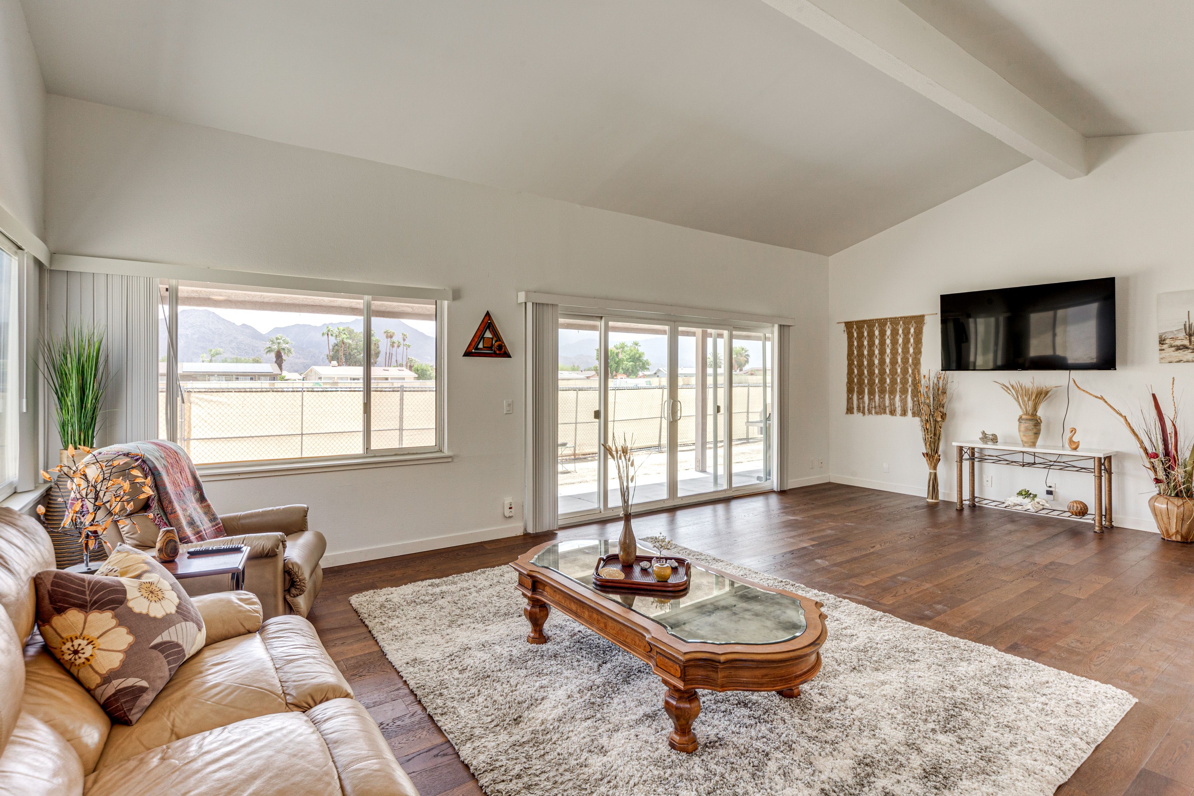 Living Room | Single-Story Home | Free WiFi | Central A/C & Heating | Smart TV