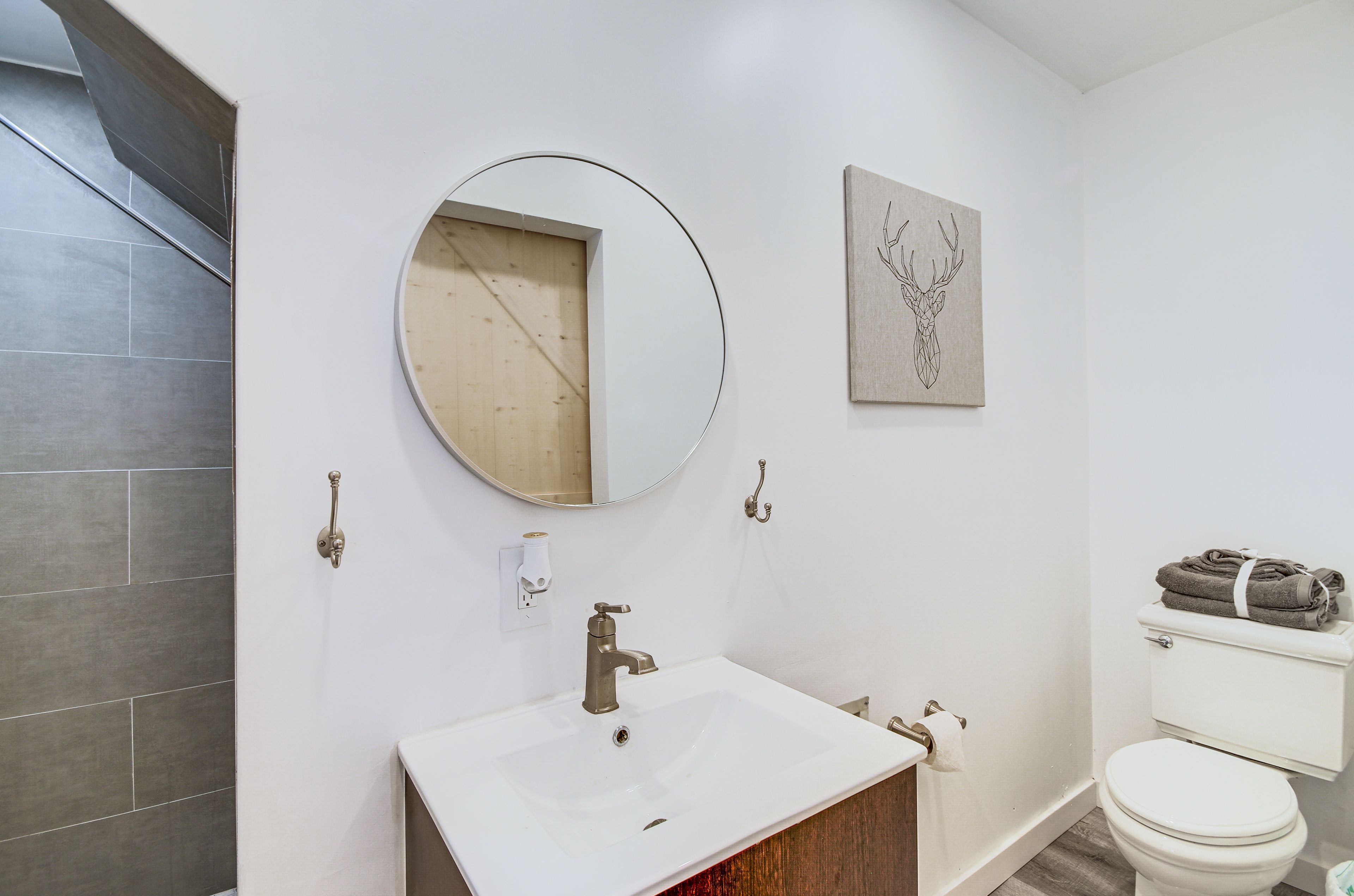 Full Bathroom | 1st Floor